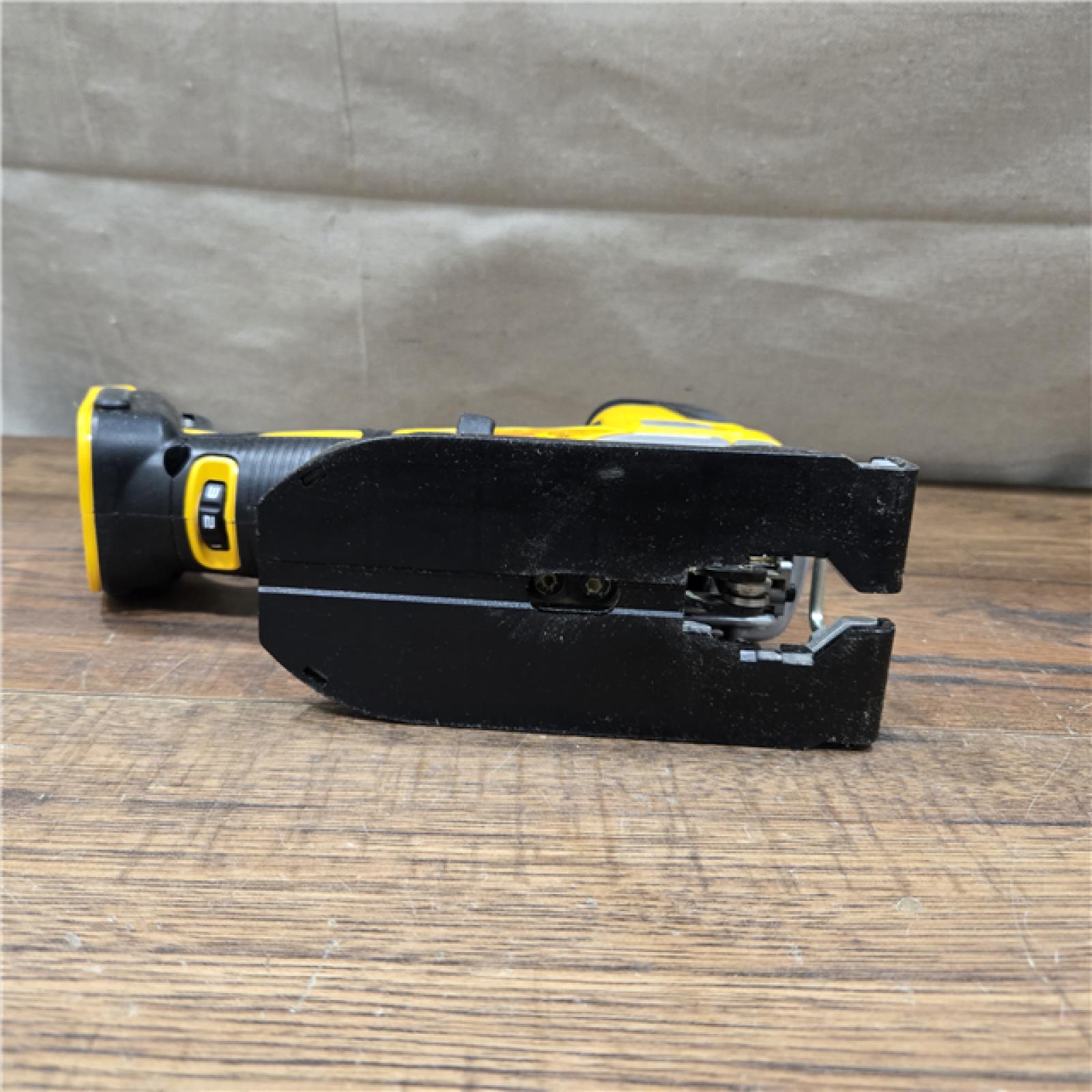 AS-IS DEWALT 20V MAX XR Cordless Barrel Grip Jigsaw (Tool Only)