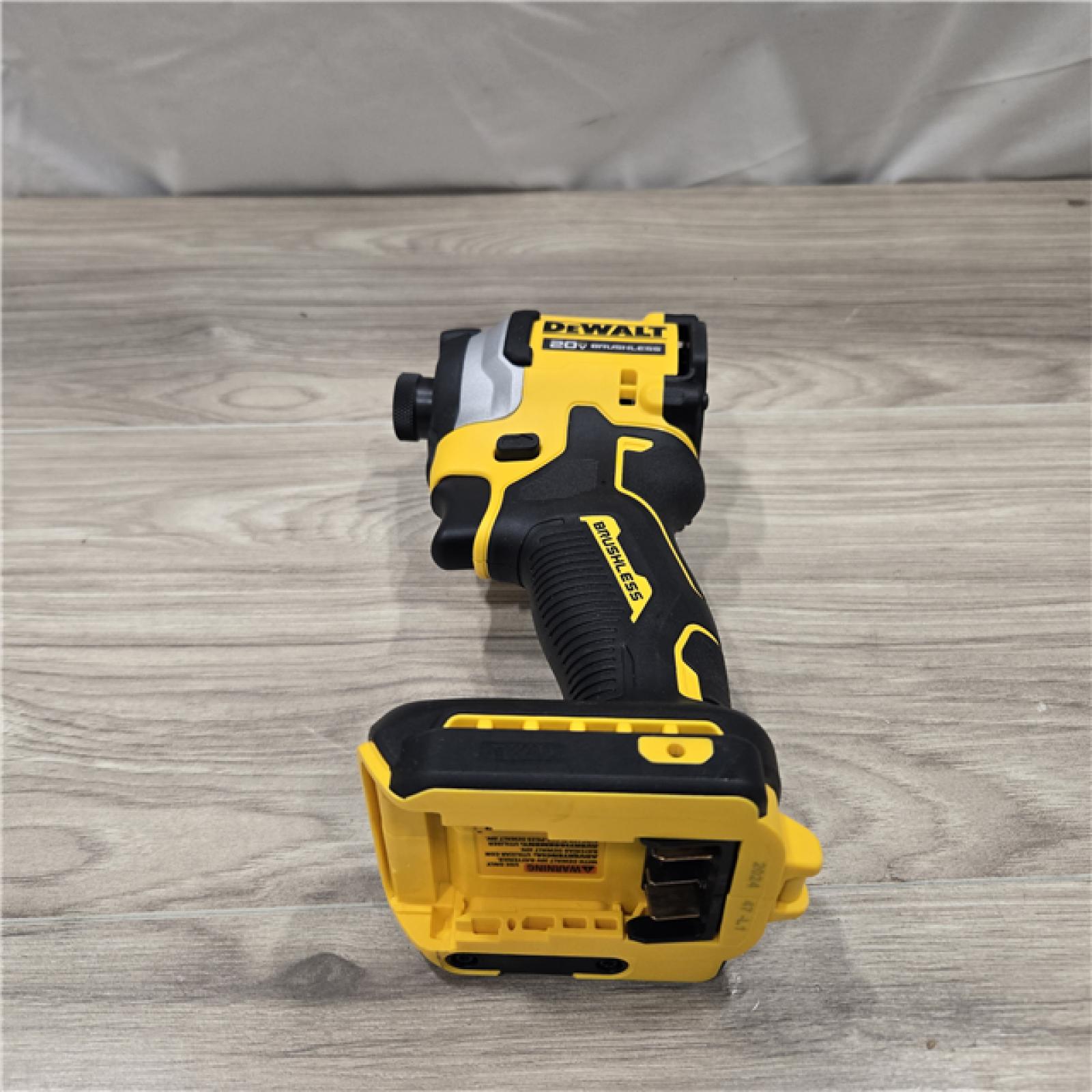 AS-IS DeWalt 20V MAX ATOMIC 1/4 in. Cordless 3-Speed Impact Driver Kit