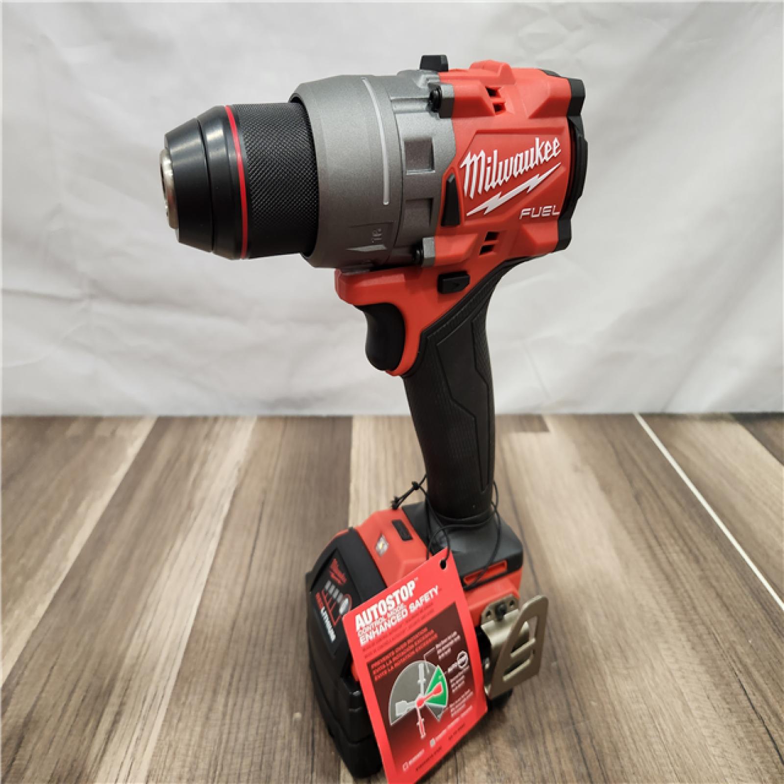 AS-IS  Milwaukee 2903-22 18V M18 FUEL Lithium-Ion Brushless Cordless 1/2 Drill/Driver Kit 5.0 Ah
