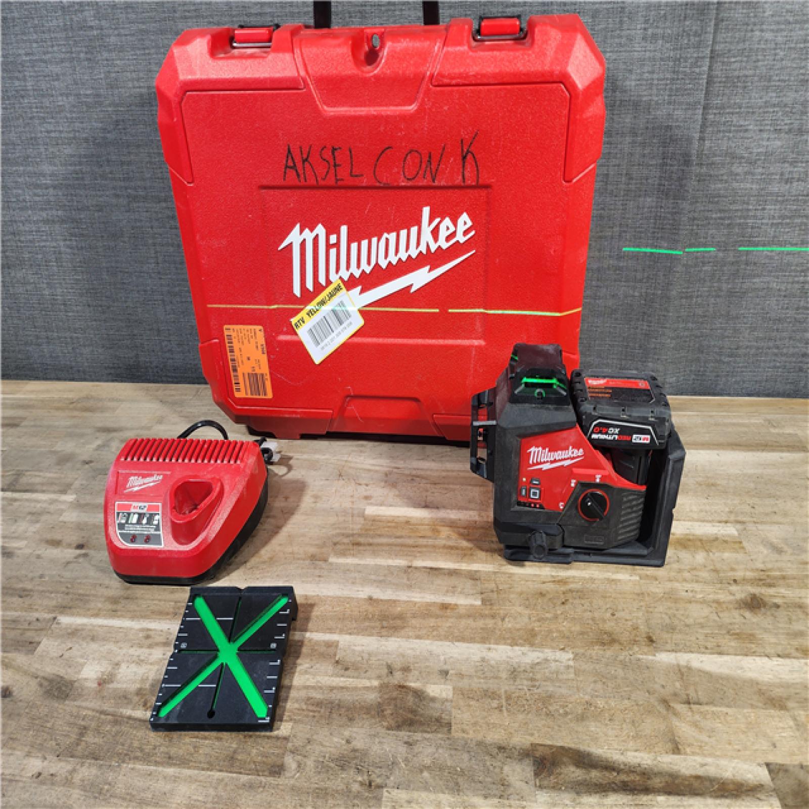 HOUSTON LOCATION - AS-IS Milwaukee-3632-21 M12 Green Beam Laser 360° 3-Plane Kit