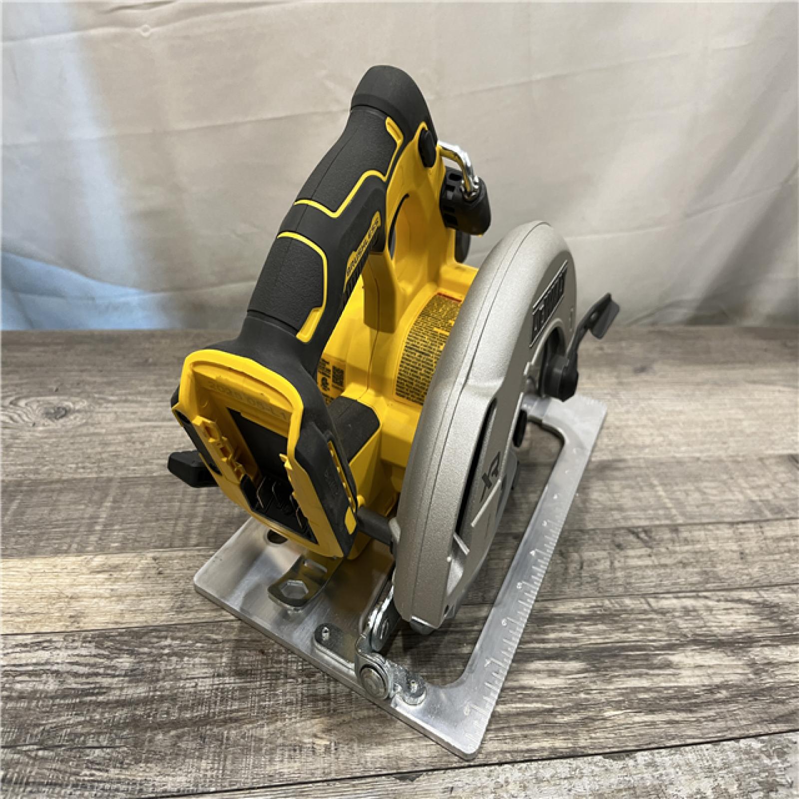AS-IS DEWALT 20-Volt MAX 7-1/4 in. Cordless Circular Saw (Tool Only)