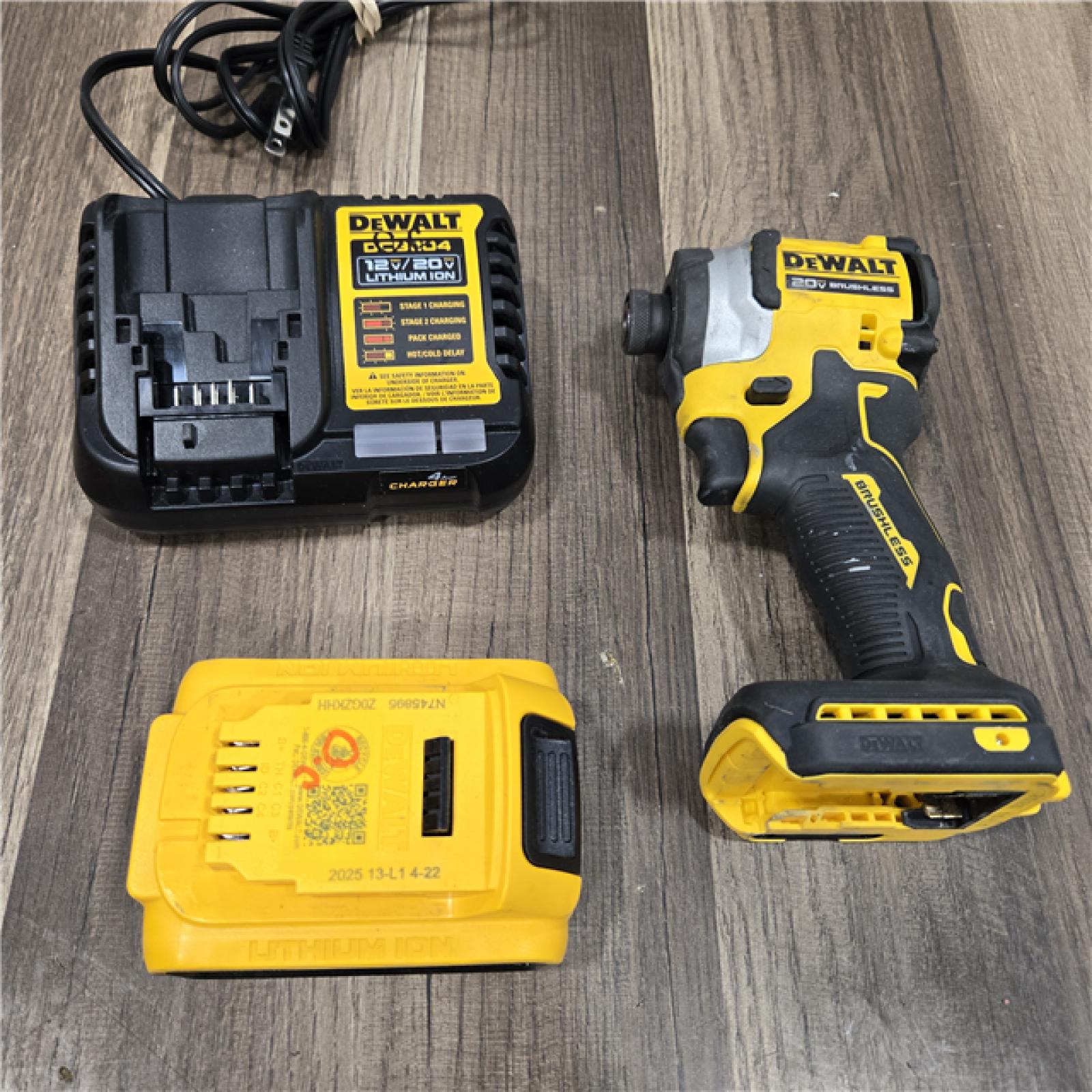 GOOD DEWALT ATOMIC 20V MAX Lithium-Ion Cordless 1/4 in. Brushless Impact Driver Kit, 5 Ah Battery, Charger, and Bag