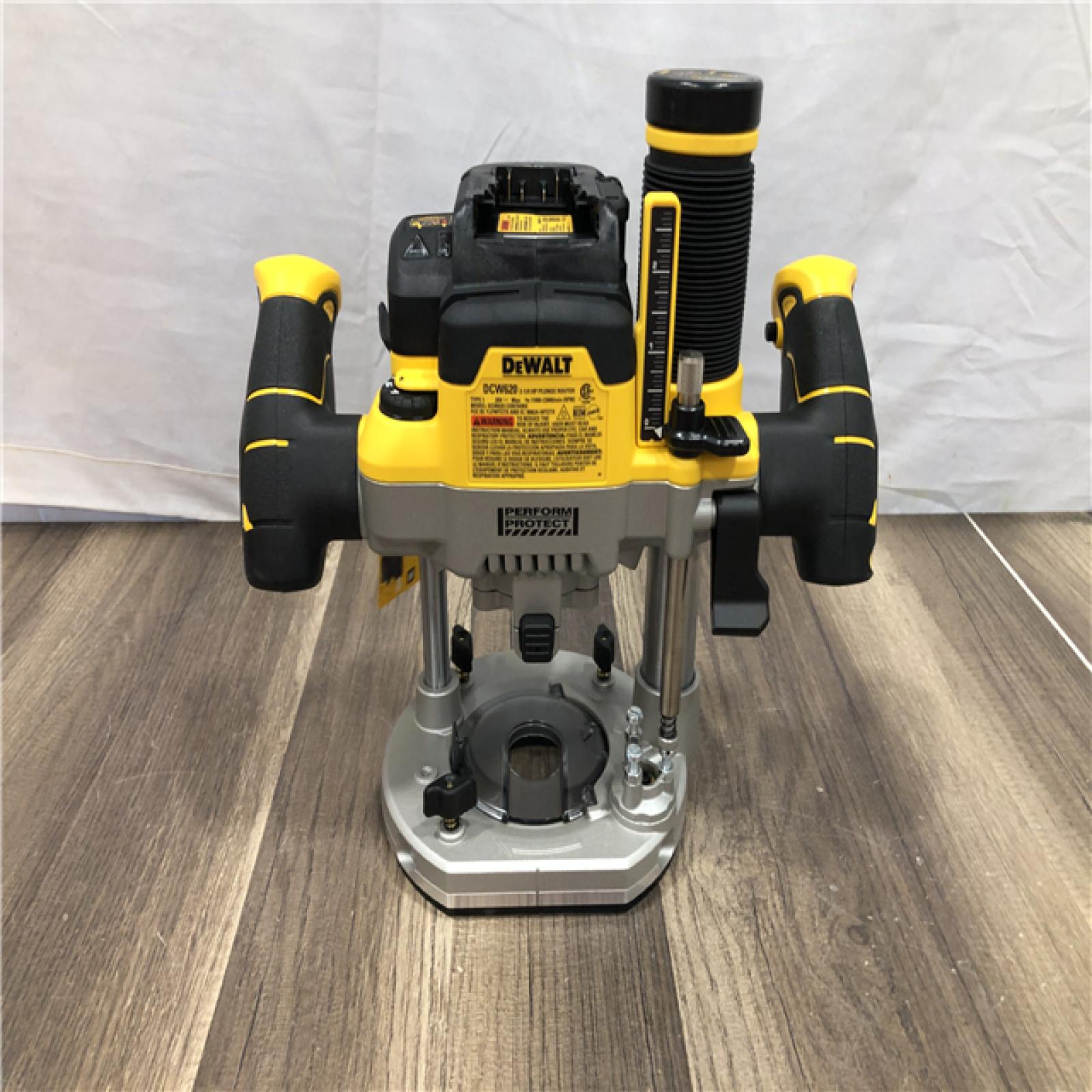 AS-IS DEWALT 20V MAX XR 2-1/4 Peak HP Brushless Cordless Plunge Router (Tool Only)