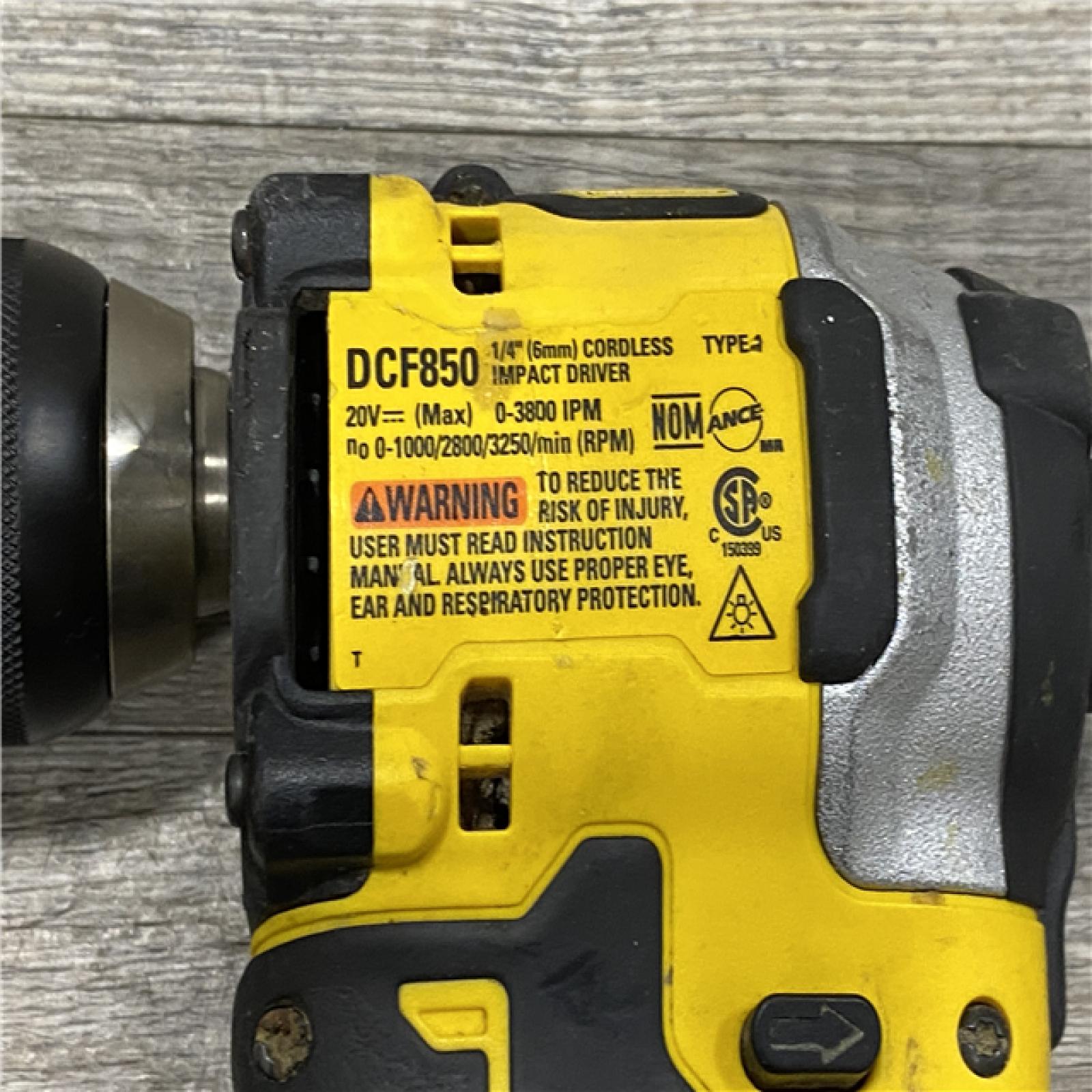 AS-IS DEWALT 20V MAX XR Hammer Drill/ Impact Driver Kit