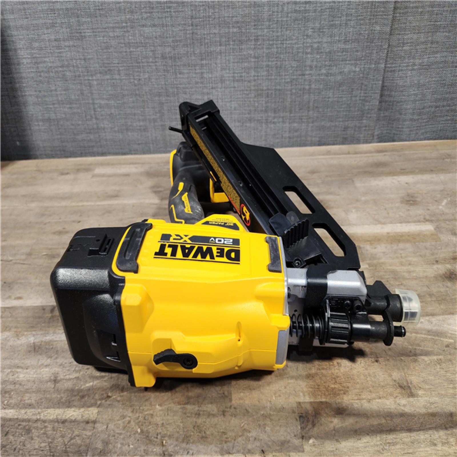 HOUSTON LOCATION - AS-IS DEWALT 20V 30 Degree Cordless Framing Nailer (Tool-Only)