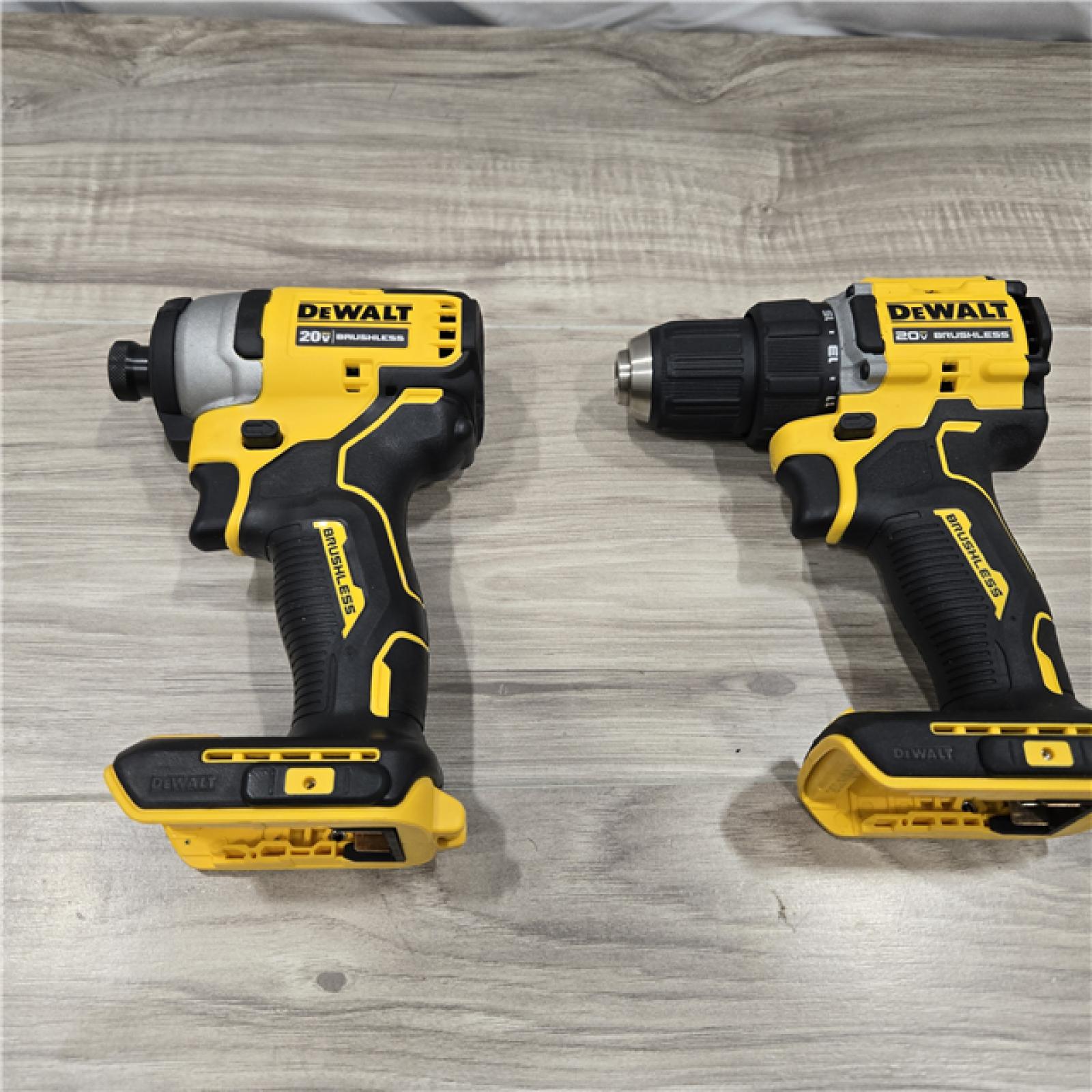 LIKE NEW! - Dewalt DCK225D2 20V MAX ATOMIC Cordless Drill Driver and Impact Driver Combo Kit