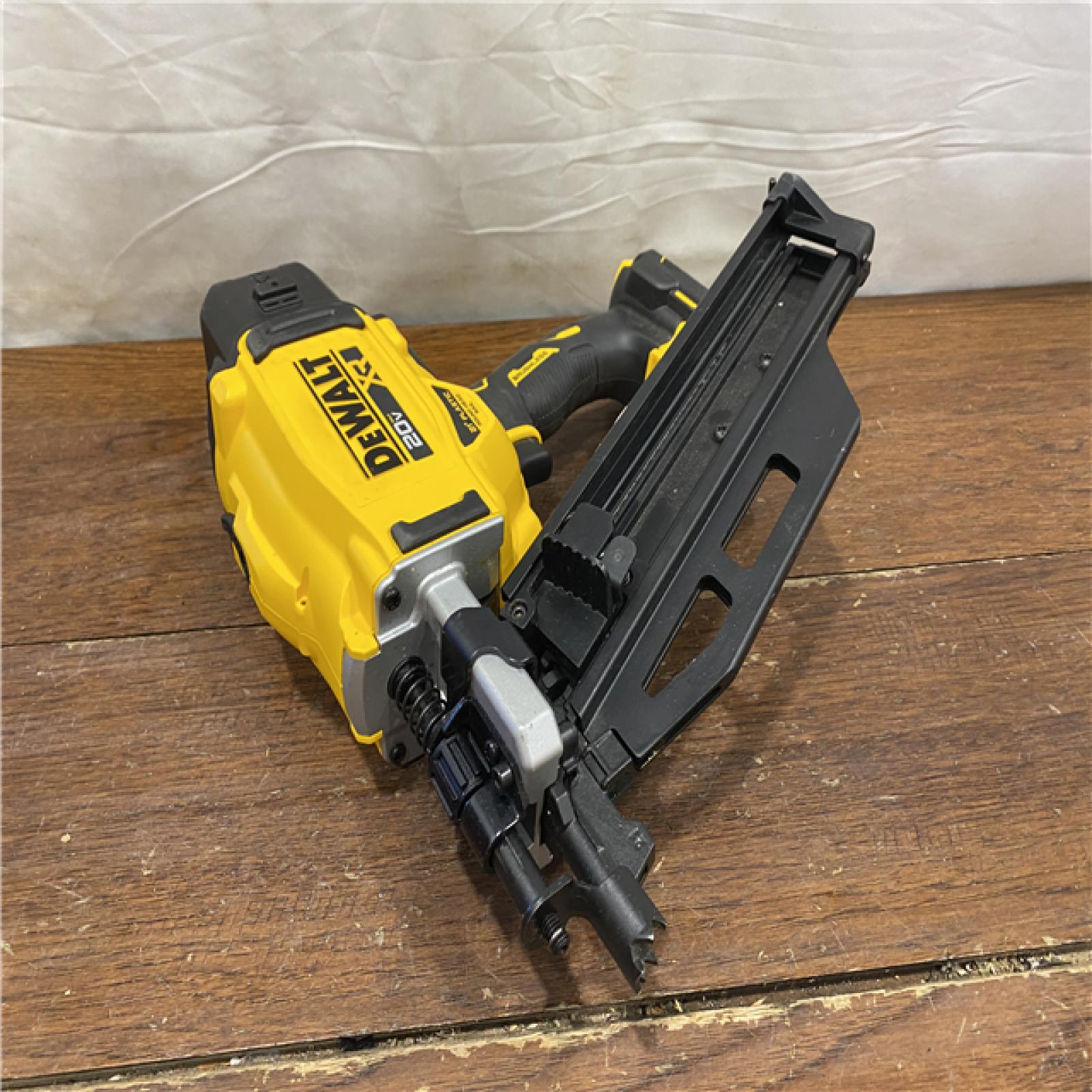 AS-IS DEWALT 20-Volt 21° Cordless Framing Nailer (Tool-Only)