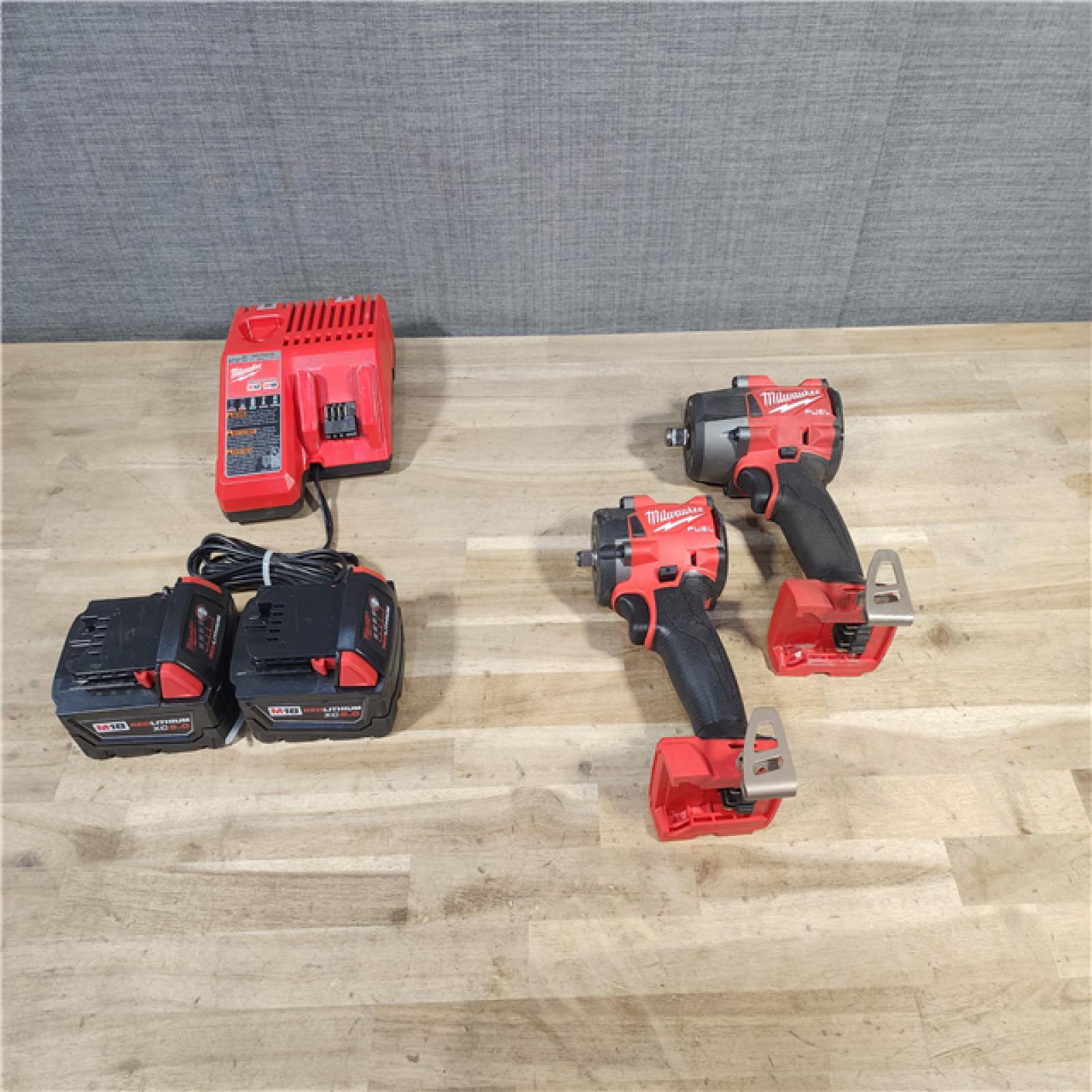 HOUSTON LOCATION - AS-IS MILWAUKEE 2 TOOL COMBO KIT W/ (2) BATTERY & CHARGER