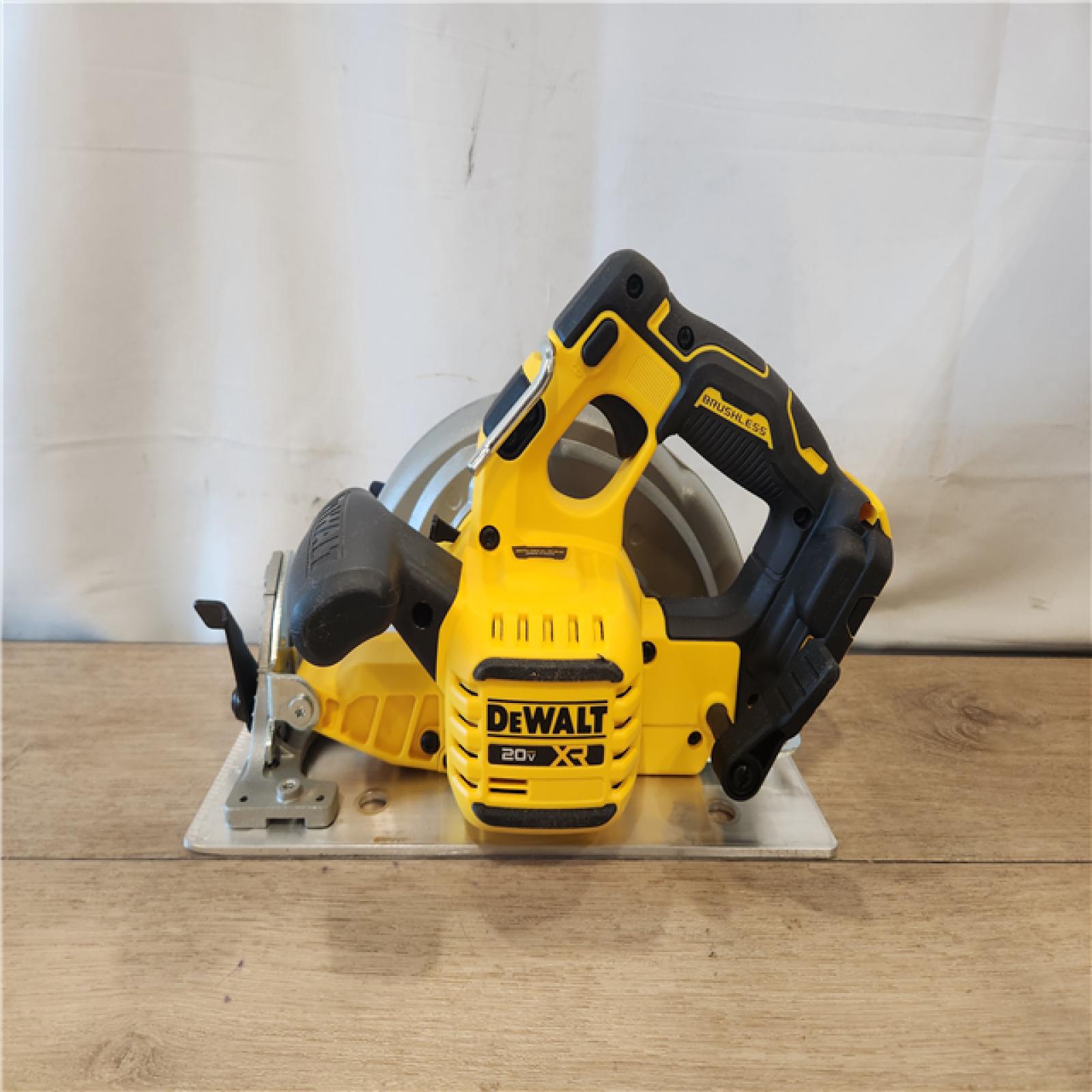 AS-IS- 20-Volt MAX 7-1/4 in. Cordless Circular Saw (Tool Only)