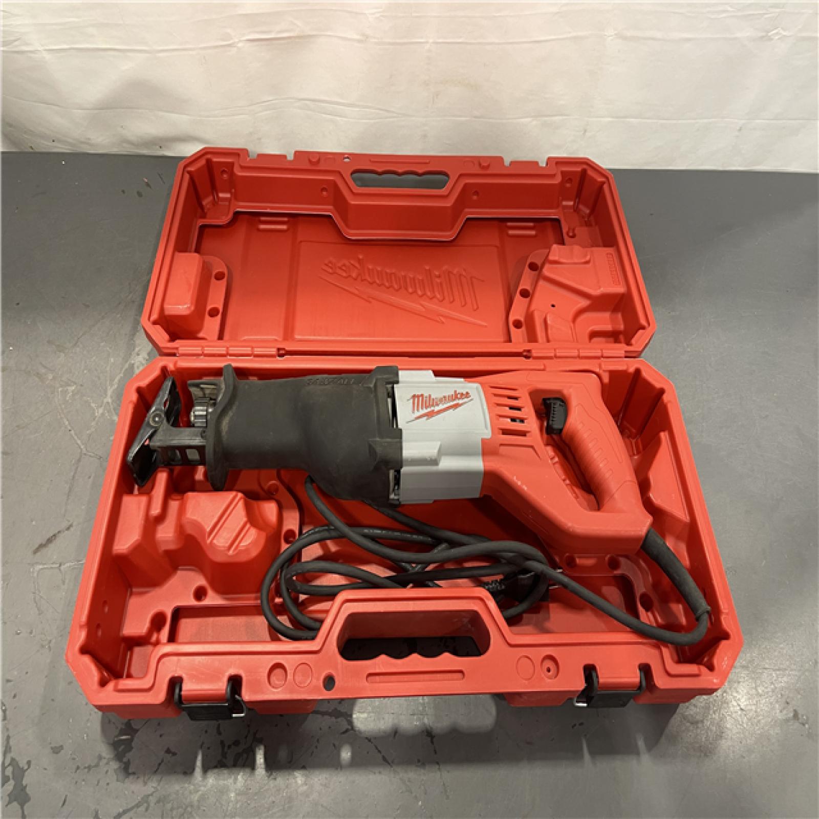 AS-IS- Milwaukee 12 Amp SAWZALL Reciprocating Saw with Case