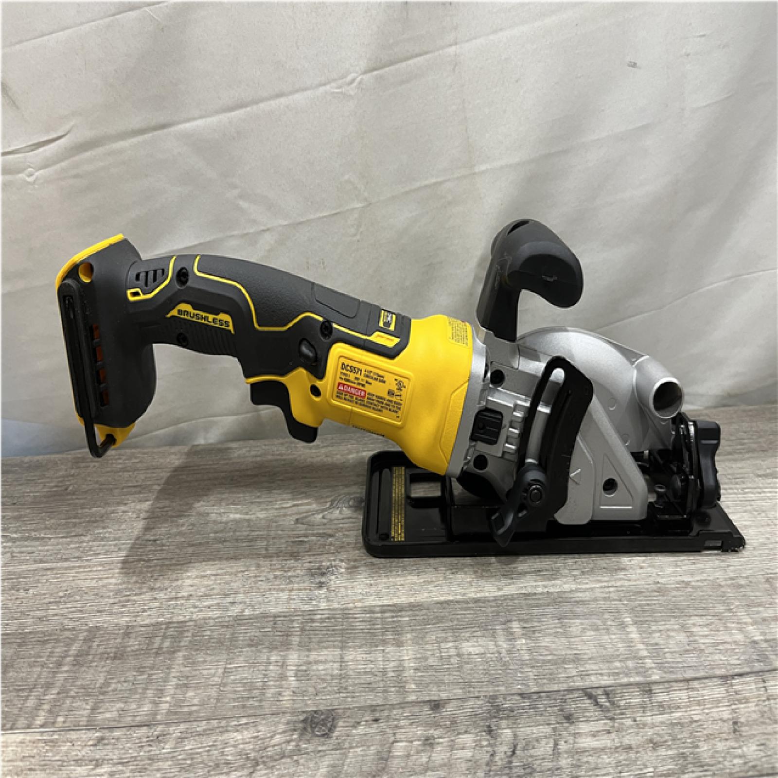 AS-IS DEWALT ATOMIC 20V MAX Cordless Brushless 4-1/2 in. Circular Saw (Tool Only)