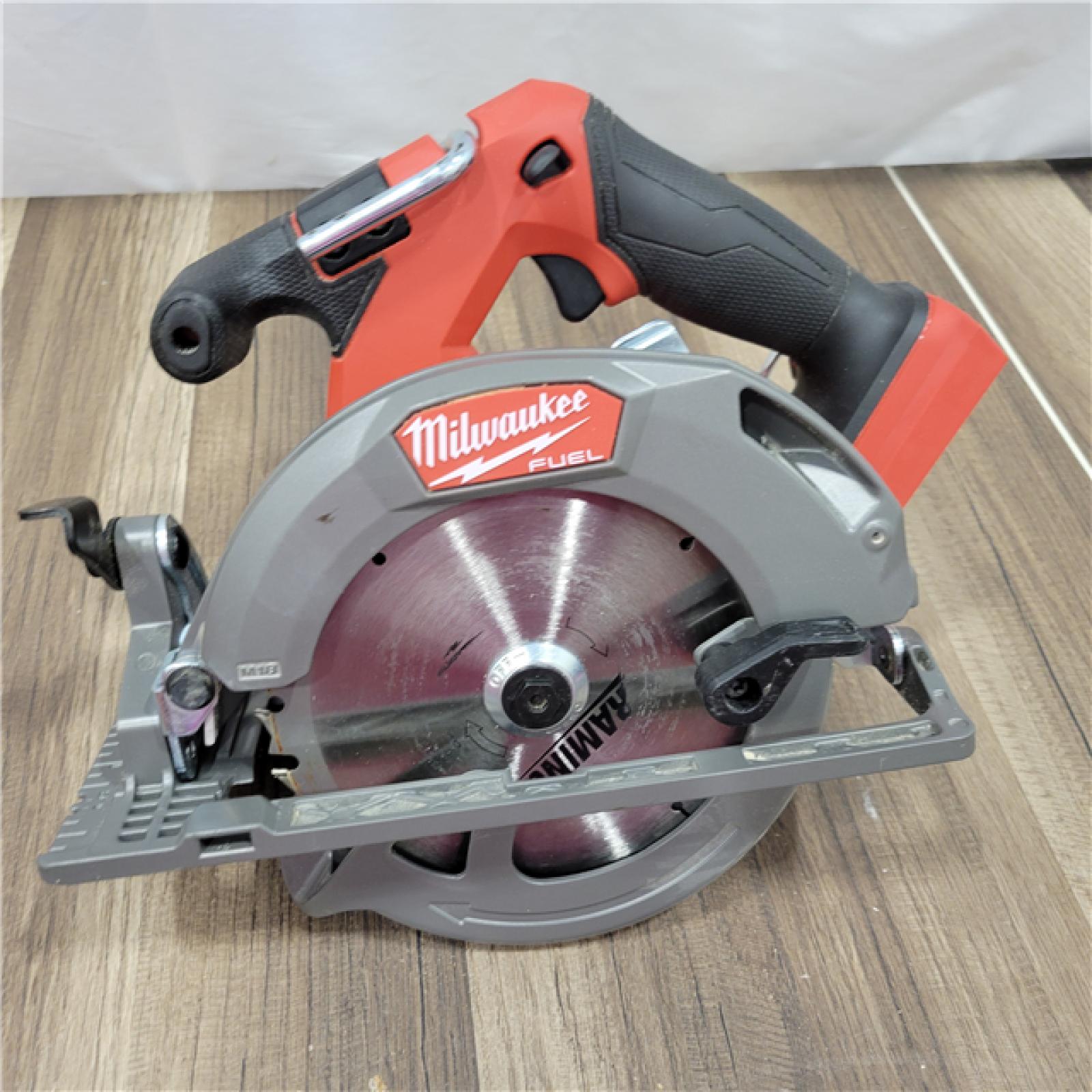 AS-IS Milwaukee M18 FUEL 18V Lithium-Ion Brushless Cordless 6-1/2 in. Circular Saw (Tool-Only)