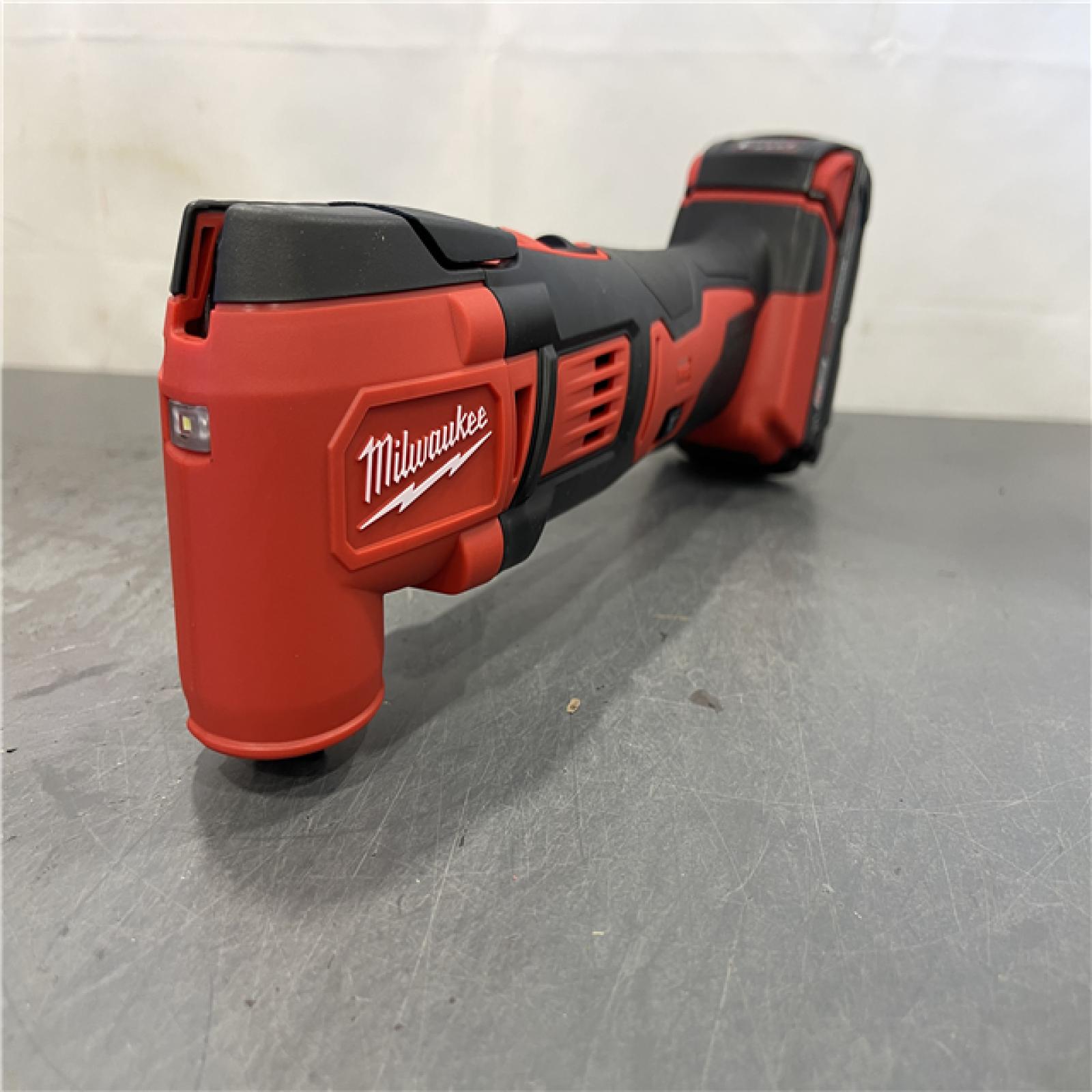 AS-IS - Milwaukee M18 18V Lithium-Ion Cordless Oscillating Multi-Tool Kit