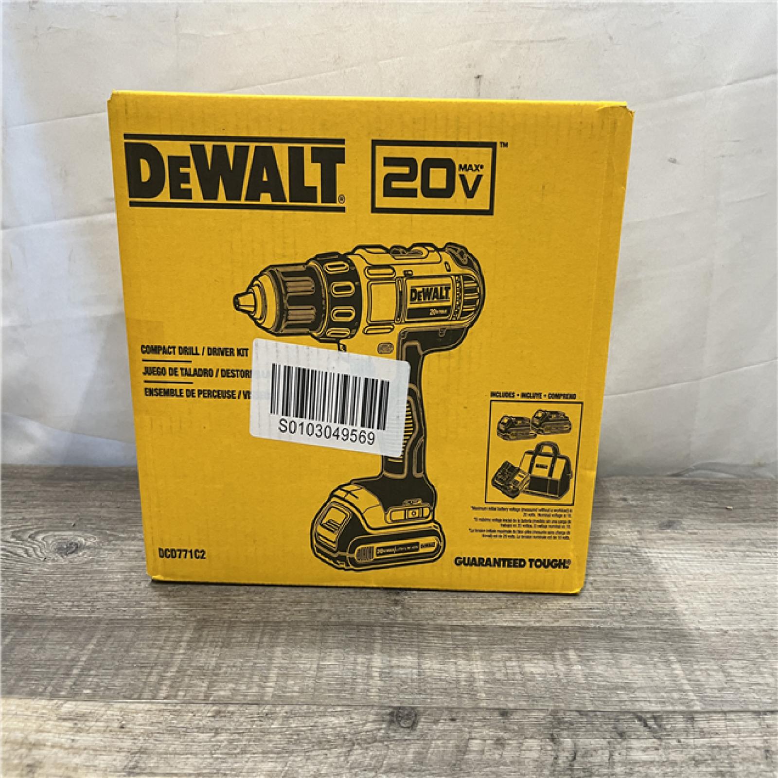 NEW - DEWALT 20V MAX Cordless 1/2 in. Drill/Driver Kit