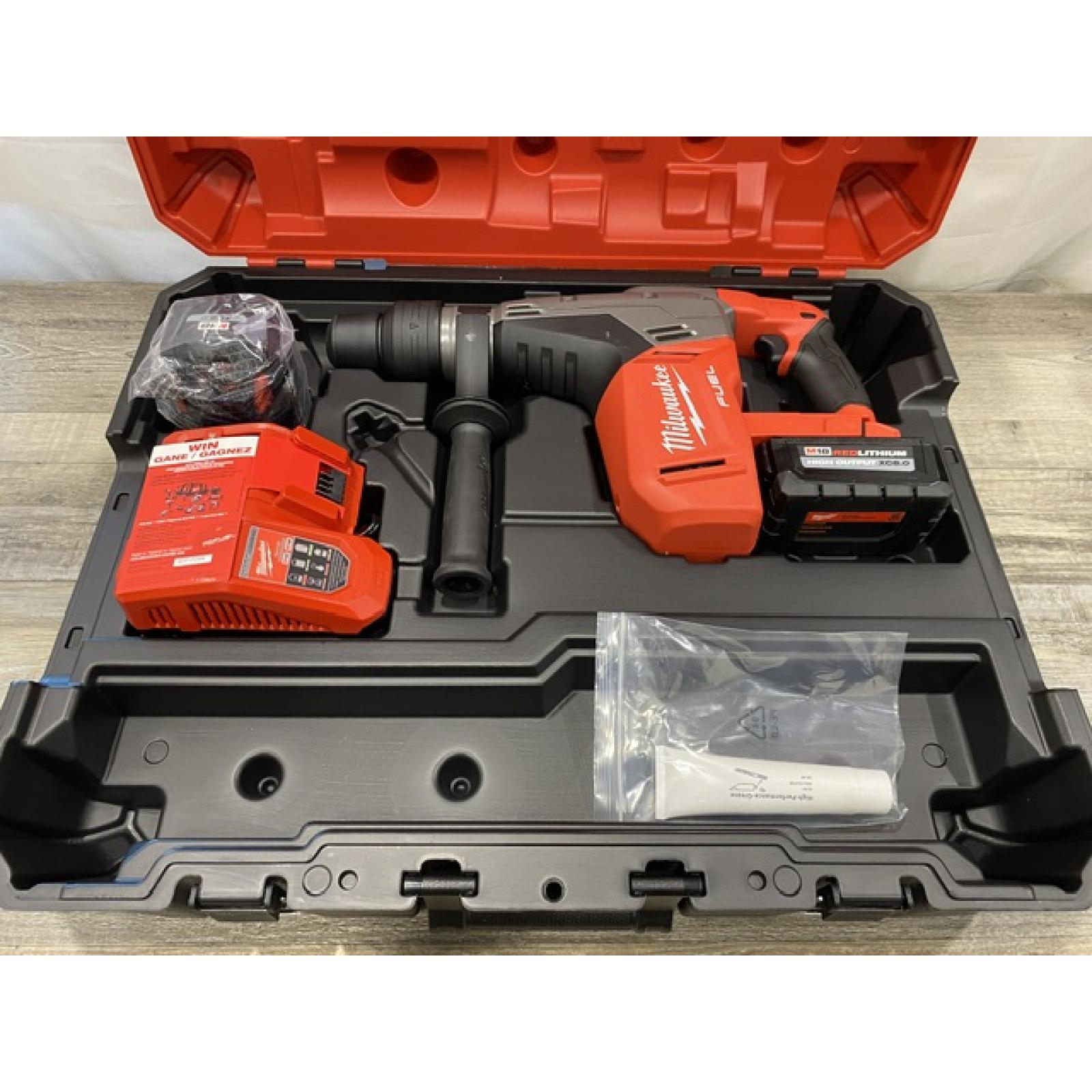 LIKE NEW - Milwaukee FUEL 18V Lithium-Ion Brushless Cordless 1-9/16 in. SDS-Max Rotary Hammer Kit