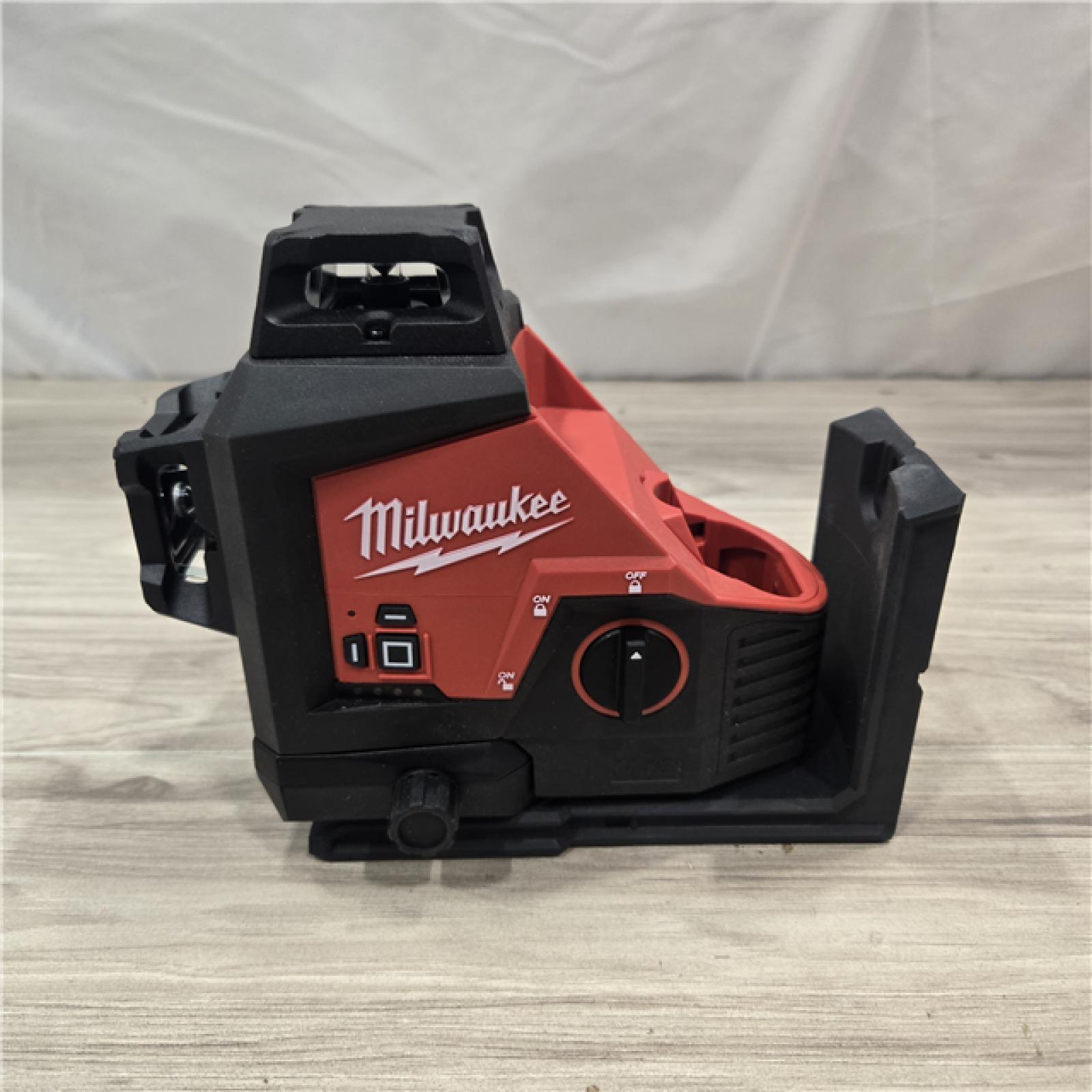 AS-IS Milwaukee-3632-21 M12 Green Beam Laser 360° 3-Plane Kit