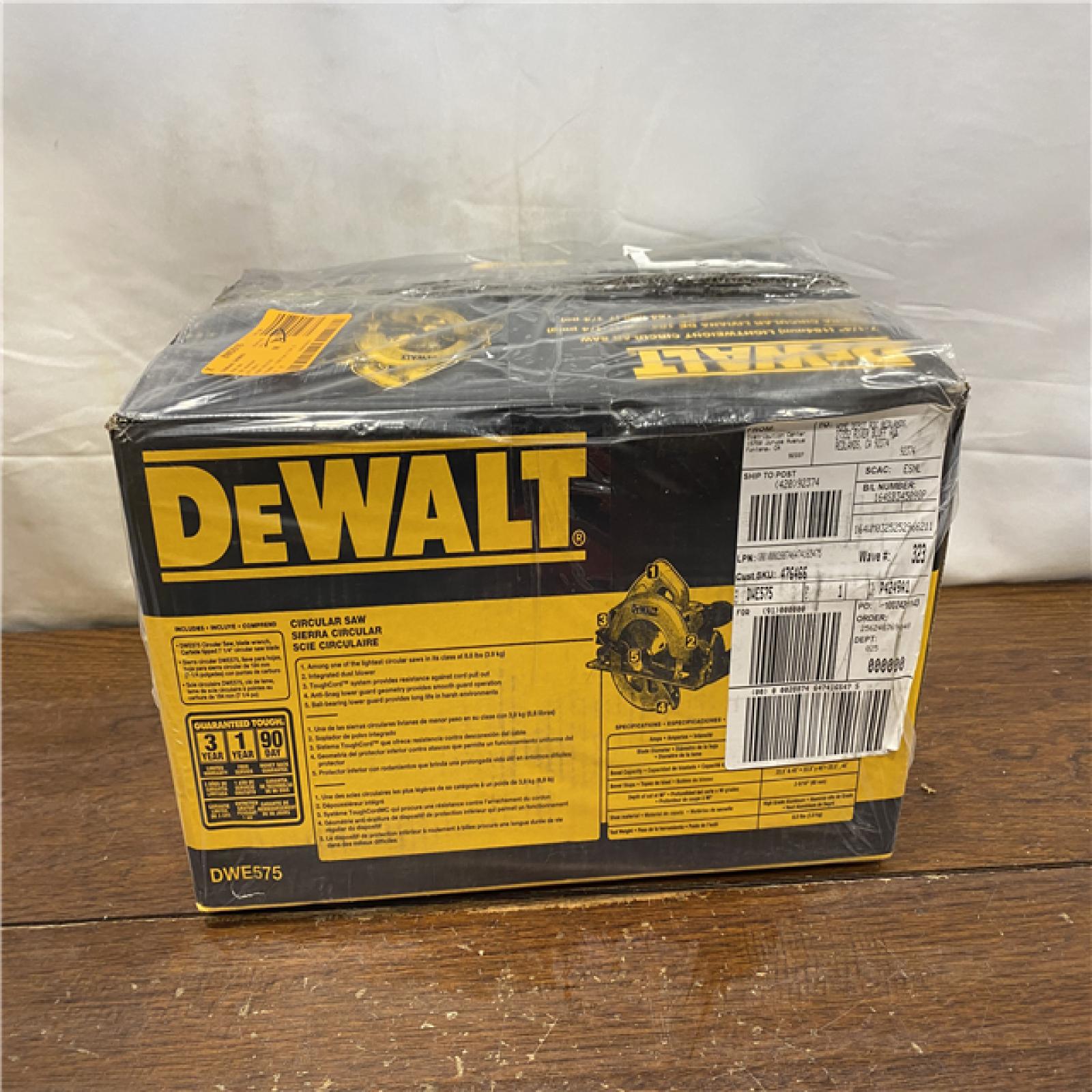 NEW 15 Amp Corded 7-1/4 in. Lightweight Circular Saw
