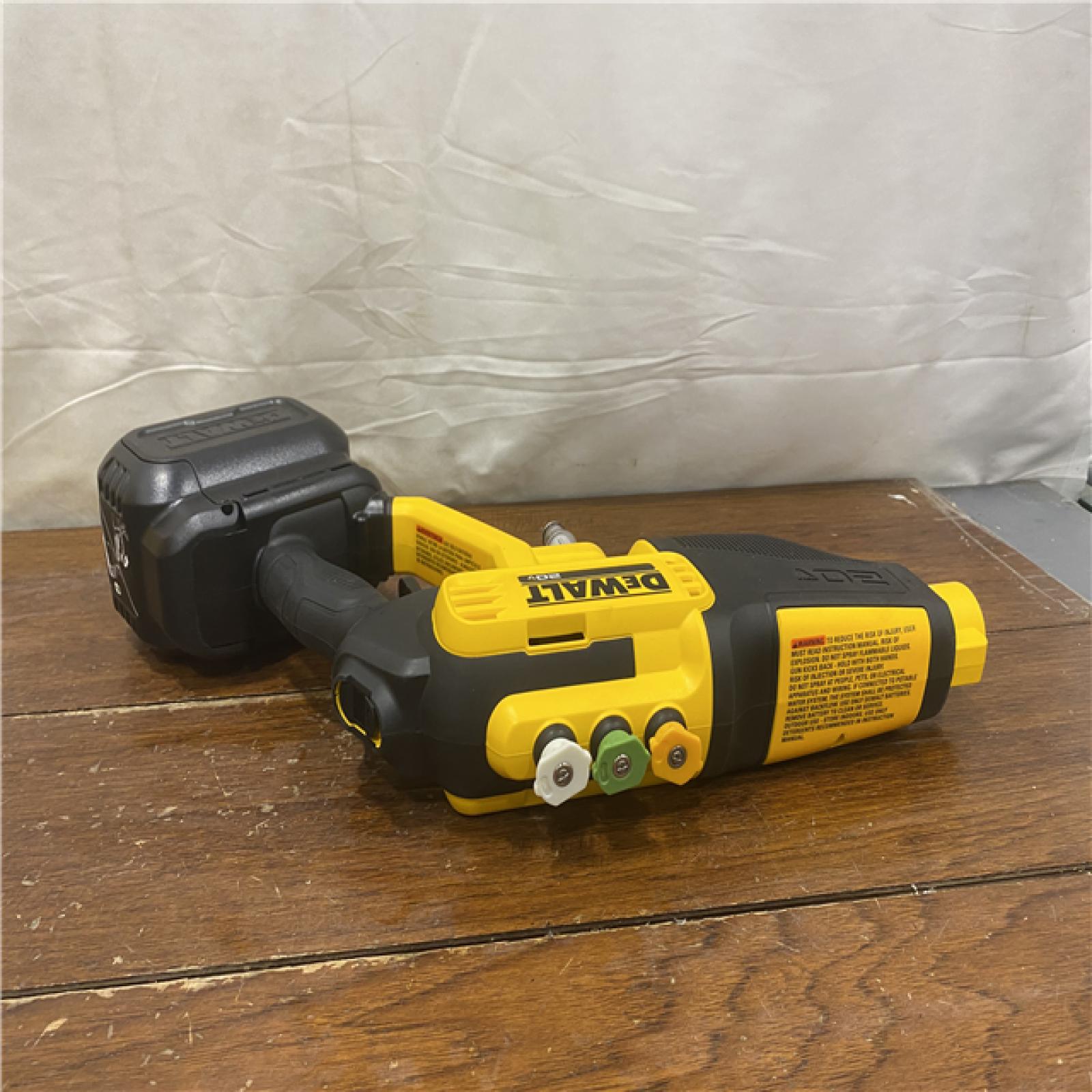 AS-IS Dewalt 20V 550 PSI  1 GPM Cordless Power Cleaner W/ 4 Nozzles Tool-Only DCPW550B