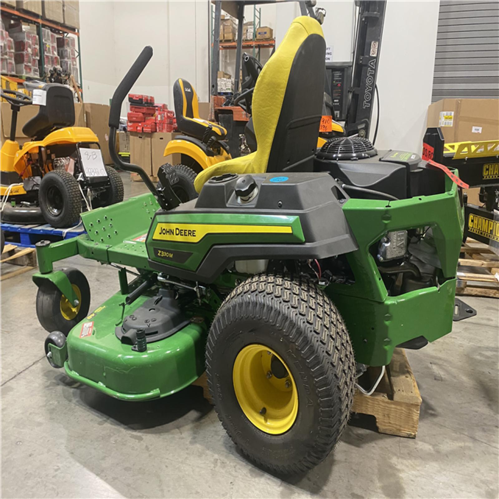 Dallas Location - As-Is Z330M ZTrak™ Mower with 48- or 54-in. Deck - John Deere