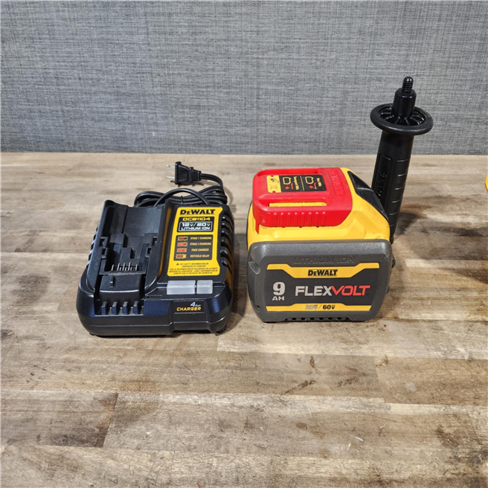 HOUSTON LOCATION - AS-IS DeWalt FLEXVOLT 60V Cordless 4-1/2 to 6 in. Grinder Kit (Battery & Charger)