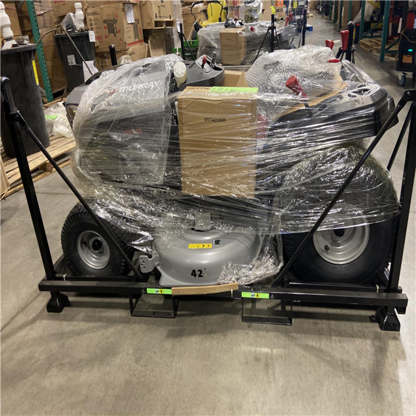 DALLAS LOCATION - Murray MT100 42 in. 13.5 HP 500cc E1350 Series Briggs and Stratton Engine 6-Speed Manual Gas Riding Lawn Tractor Mower