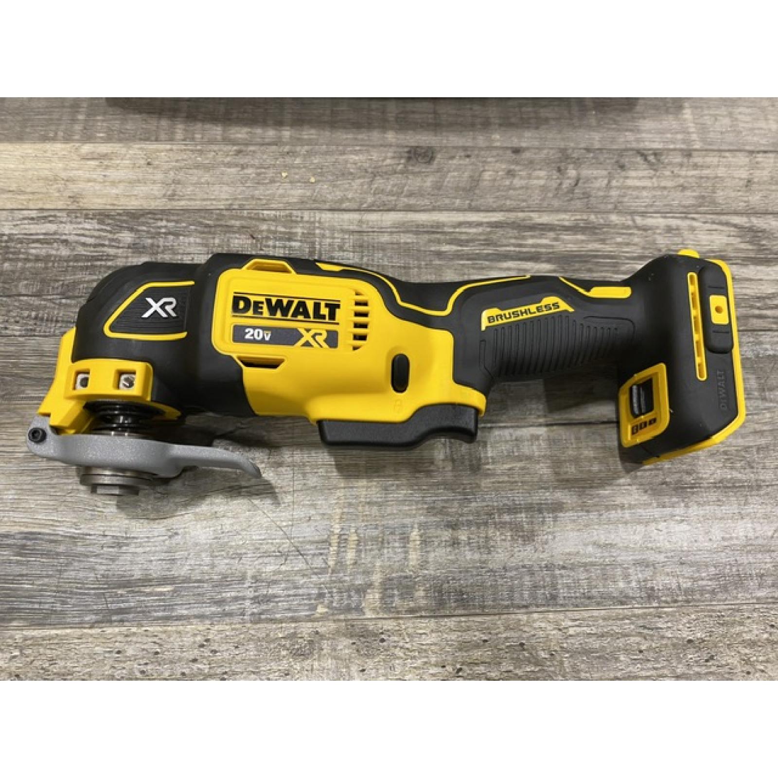 AS-IS DEWALT 20V MAX XR Cordless Brushless 3-Speed Oscillating Multi Tool Kit