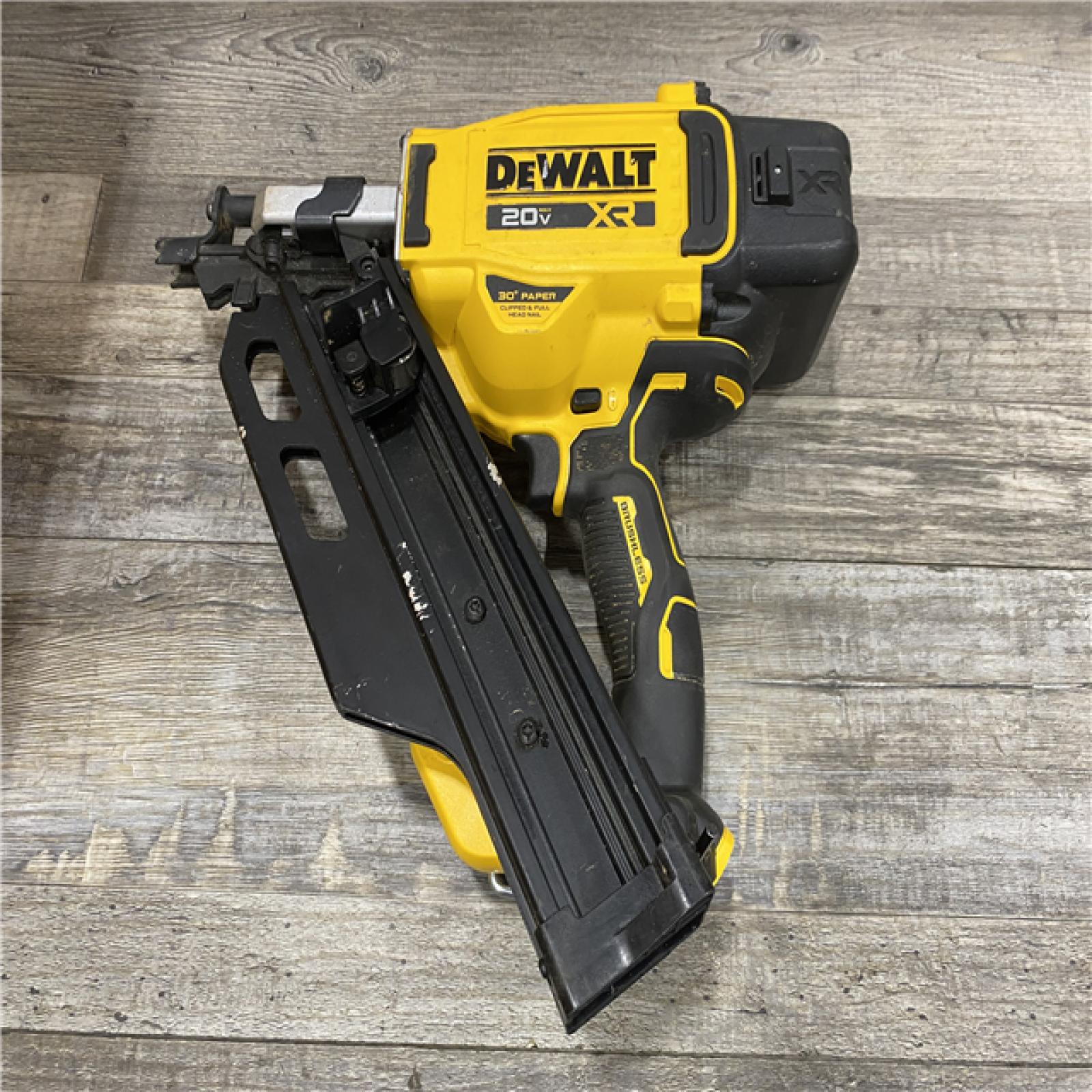 AS-IS DEWALT 20-Volt 30° Cordless Framing Nailer Kit