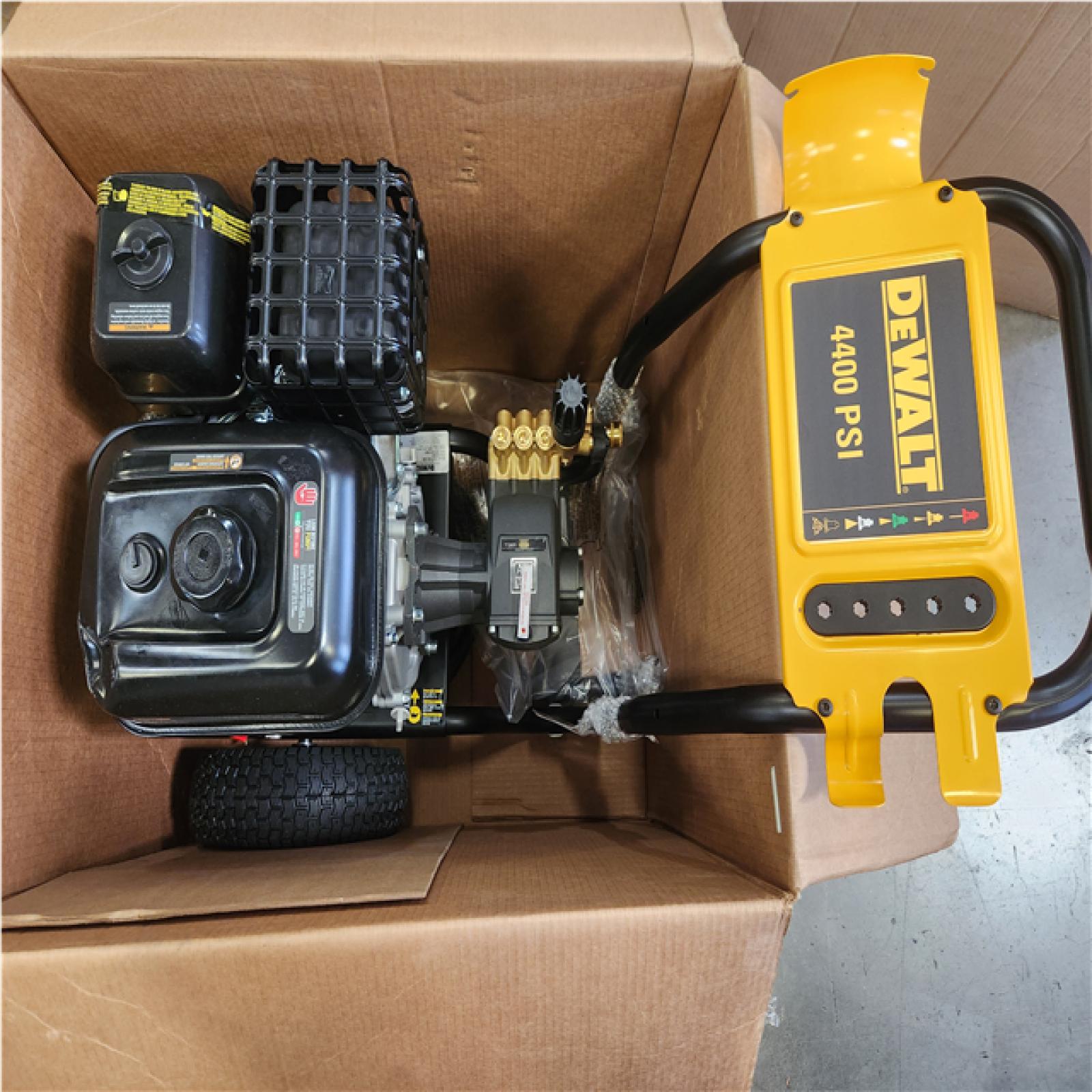 Phoenix LIKE NEW DEWALT 4400 PSI 4.0 GPM Gas Pressure Washer with 420cc Engine, Triplex Pump, Commercial Cold Water Power Washer