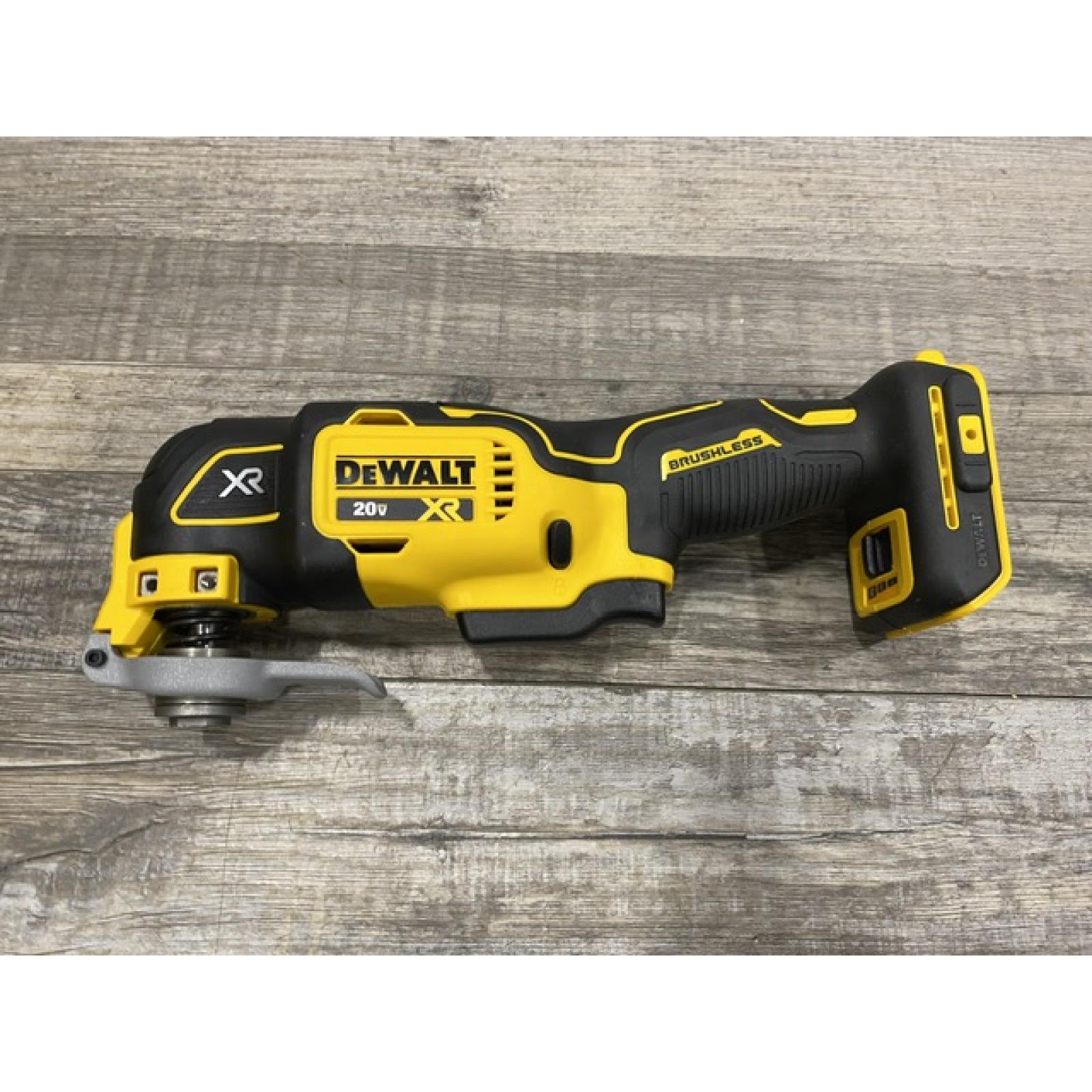AS-IS DEWALT 20V MAX XR Cordless Brushless 3-Speed Oscillating Multi Tool Kit