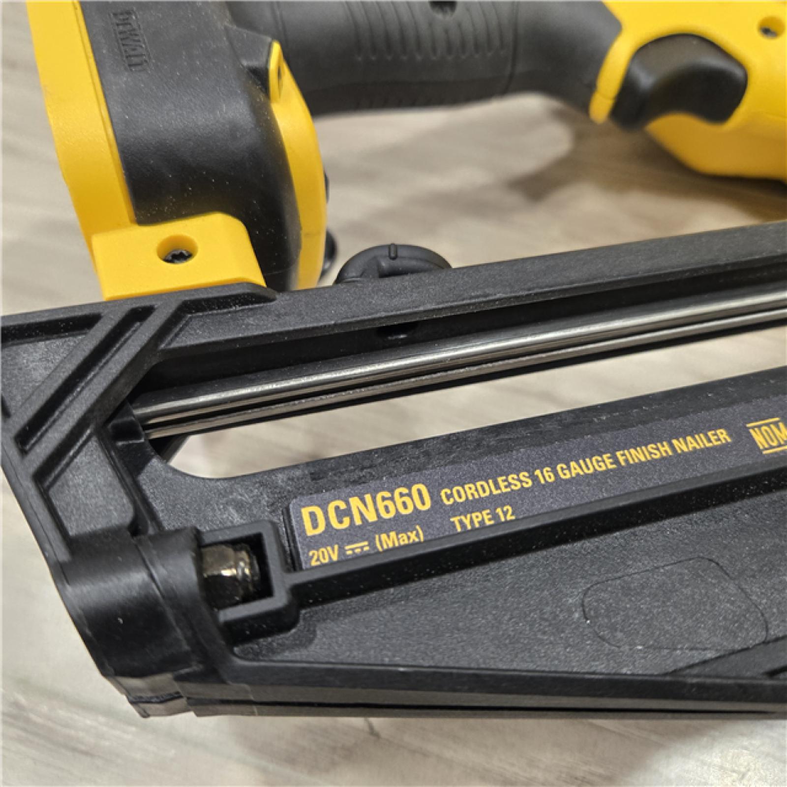 AS-IS DeWalt 20V 16 Gauge Cordless Angled Finish Nailer Kit