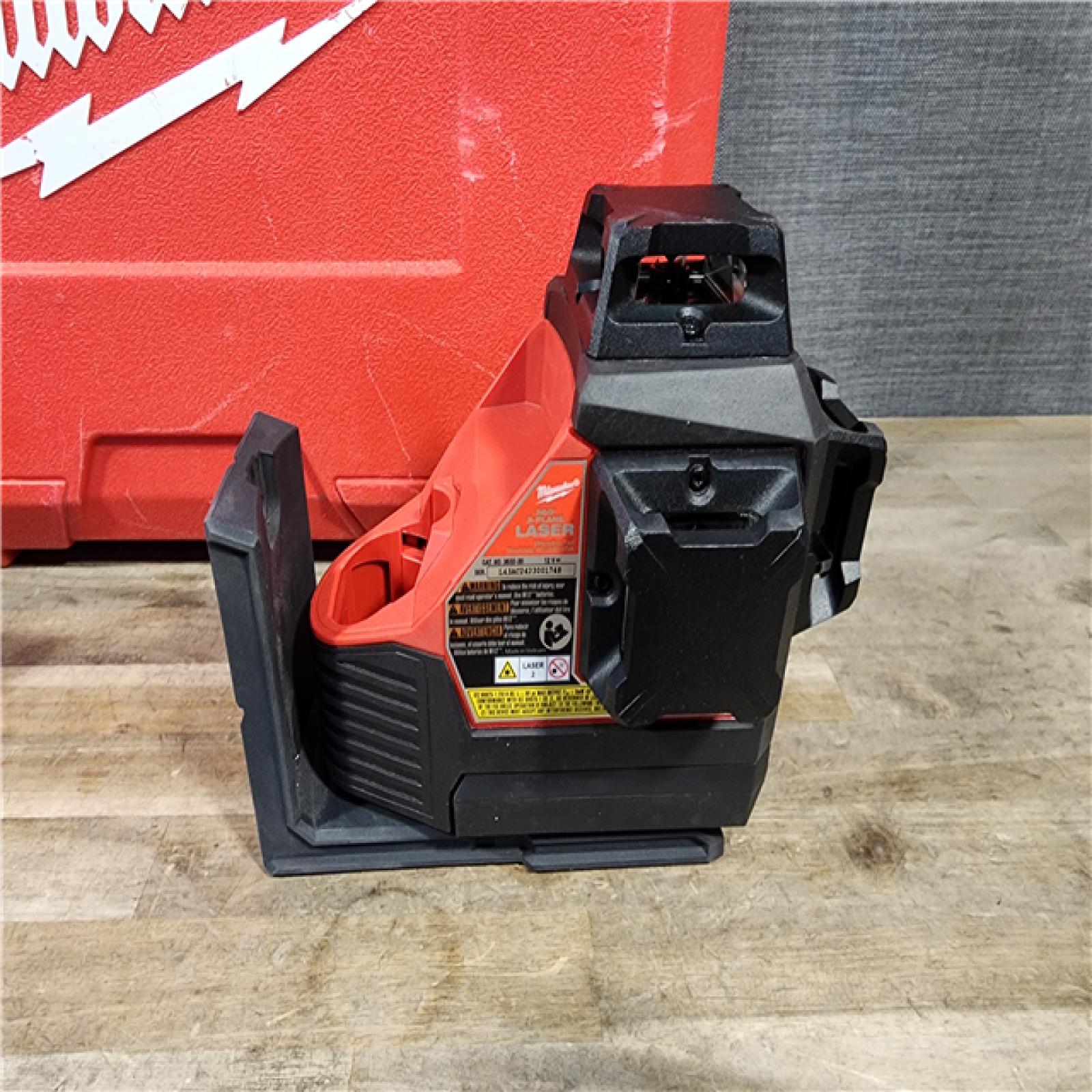 HOUSTON LOCATION - AS-IS Milwaukee-3632-21 M12 Green Beam Laser 360° 3-Plane Kit