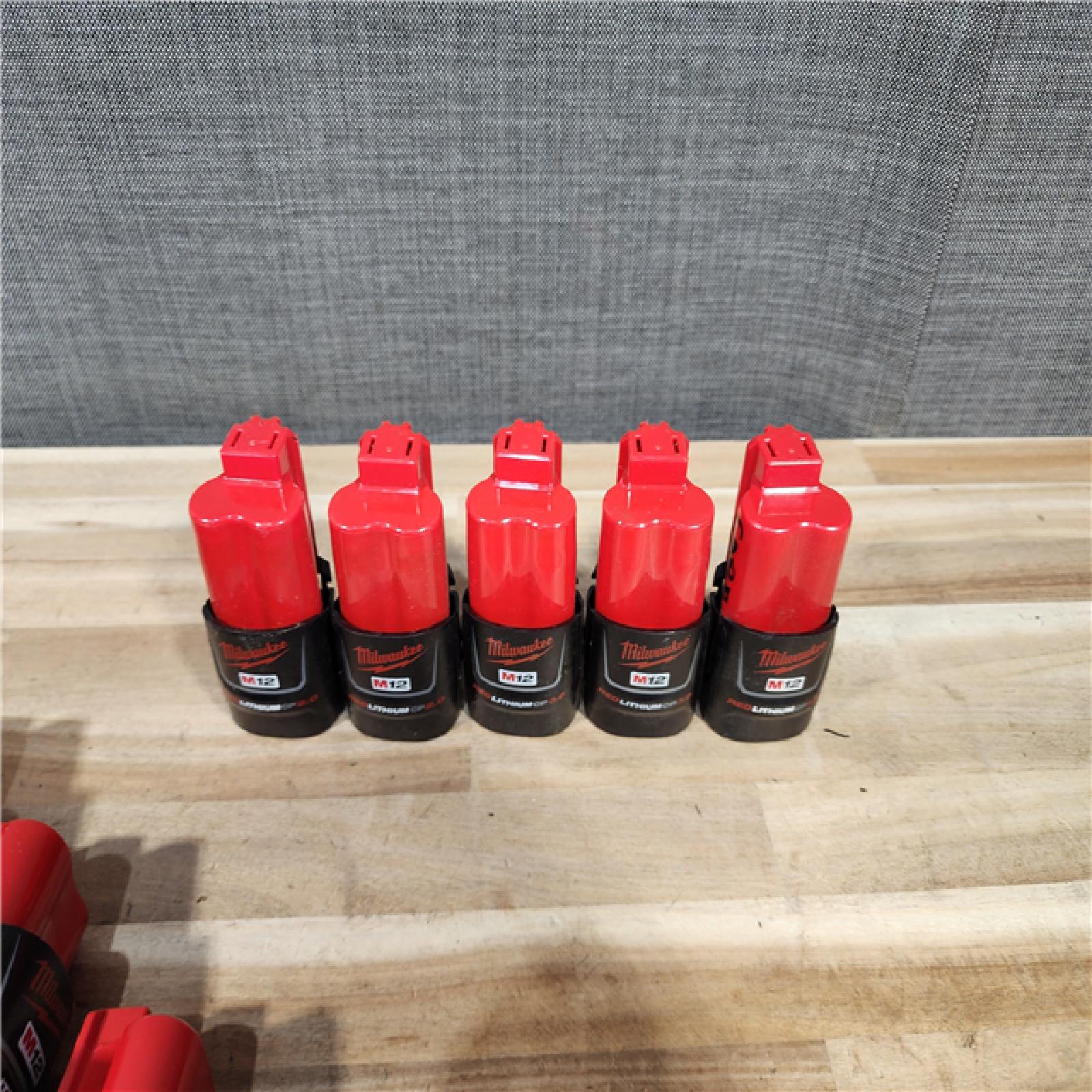 HOUSTON LOCATION - AS-IS MILWAUKEE BATTERY PACK QTY - 15