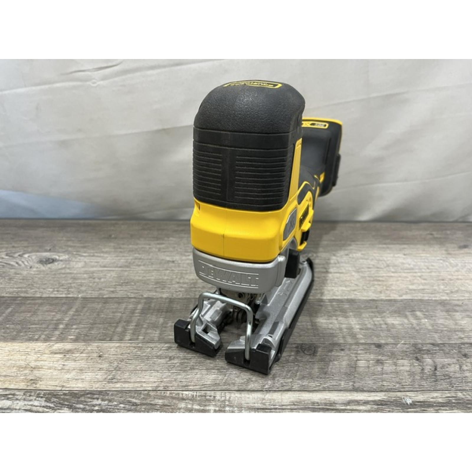 AS-IS DEWALT 20V MAX XR Cordless Barrel Grip Jigsaw (Tool Only)