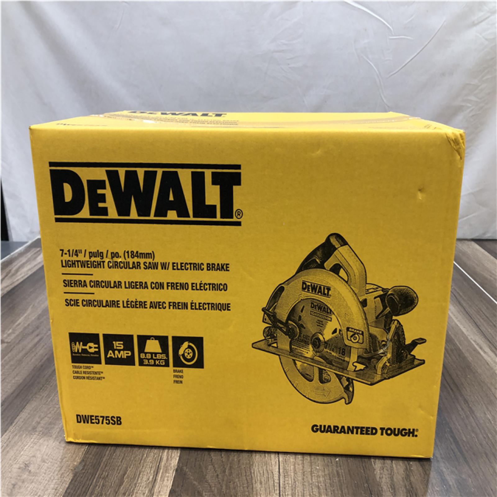 NEW - DEWALT 15 Amp 7-1/4 in. Lightweight Circular Saw with Electric Brake