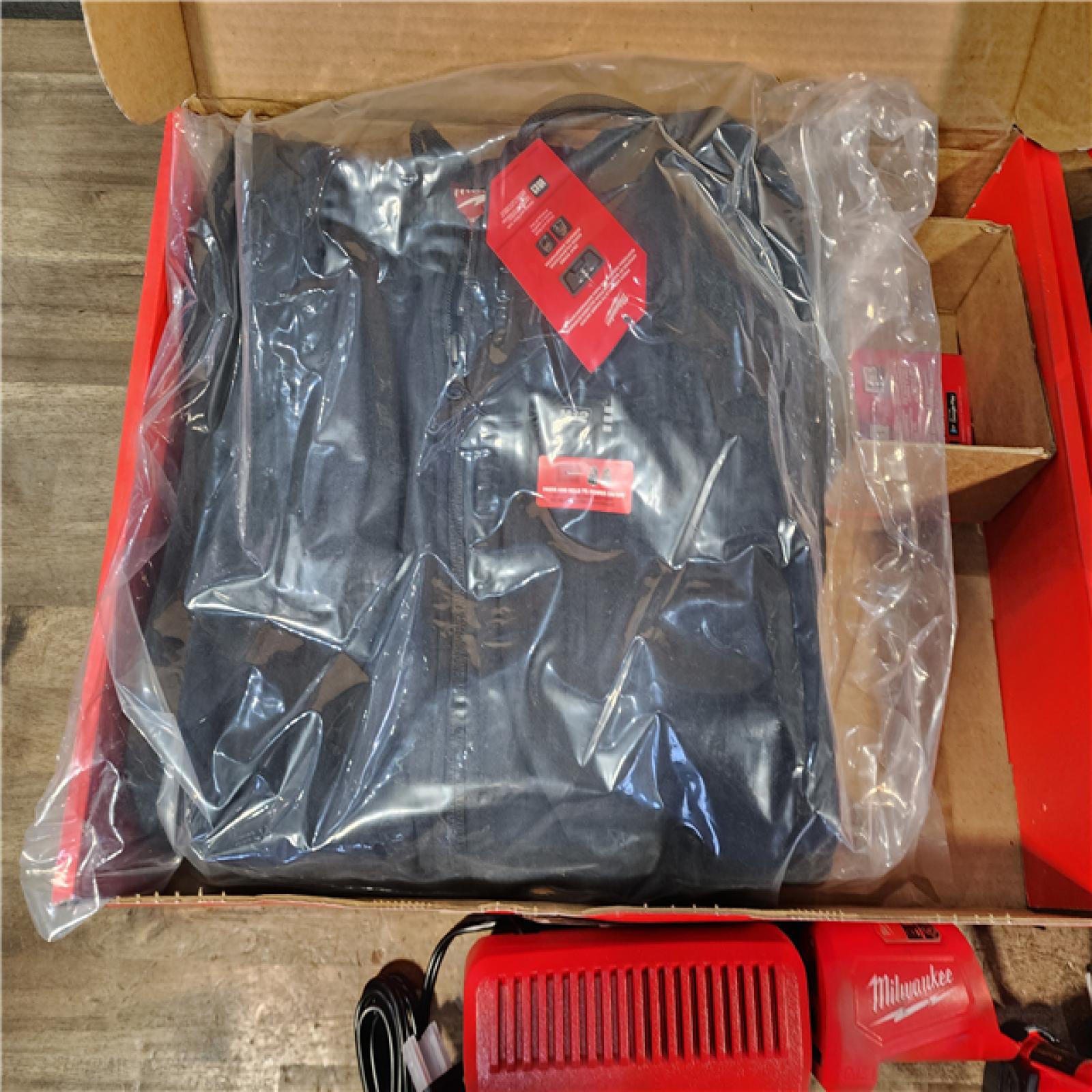 HOUSTON LOCATION - AS-IS MILWAUKEE 2 HEATED CLOTHING COMBO KIT