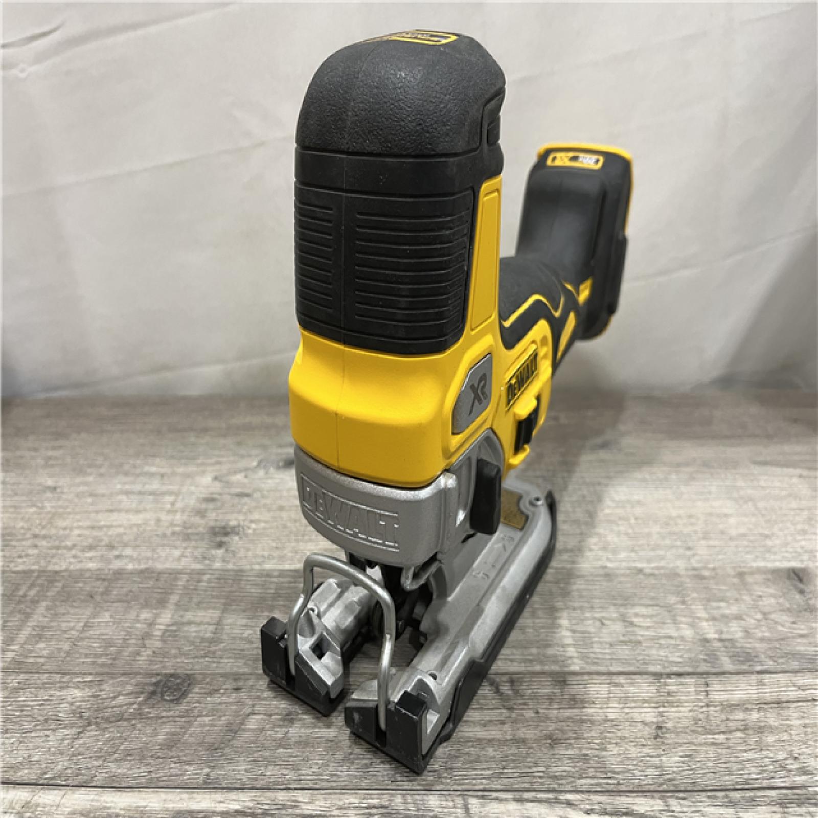 AS-IS DEWALT 20V MAX XR Cordless Barrel Grip Jigsaw (Tool Only)