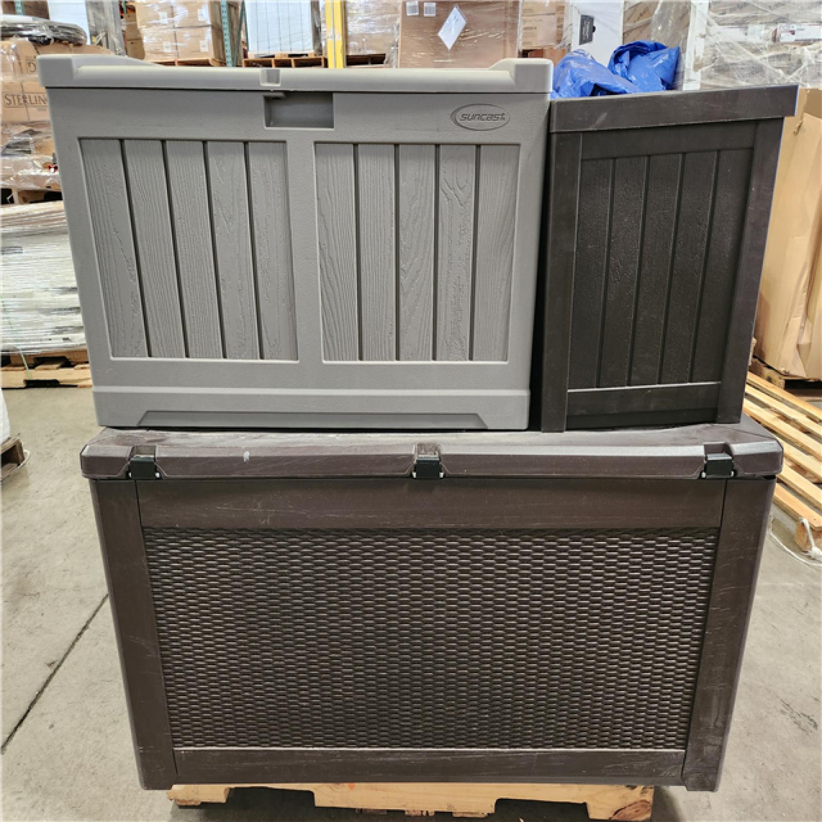Phoenix Location 4 Suncast Plactic Deck Boxed