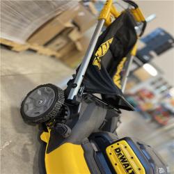 AS-IS - DeWalt 2x20V MAX 21 in. Cordless Battery Powered Self Propelled Lawn Mower Kit