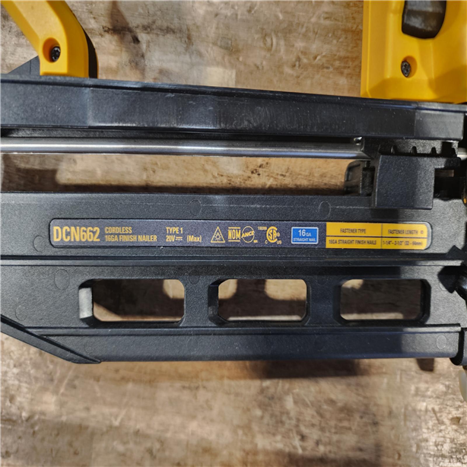 HOUSTON LOCATION - AS-IS DEWALT 20V MAX XR 16-Gauge Lithium-Ion Cordless Finish Nailer (Tool Only)