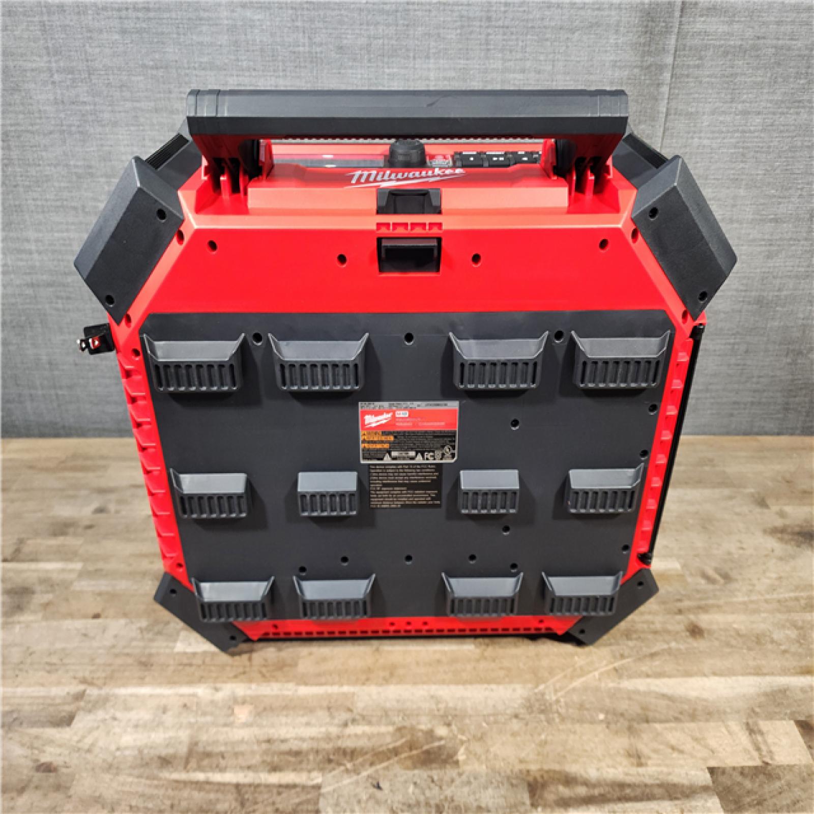 HOUSTON LOCATION - AS-IS Milwaukee 2950-20 18V M18 PACKOUT Lithium-Ion Cordless Radio + Charger (Tool Only)