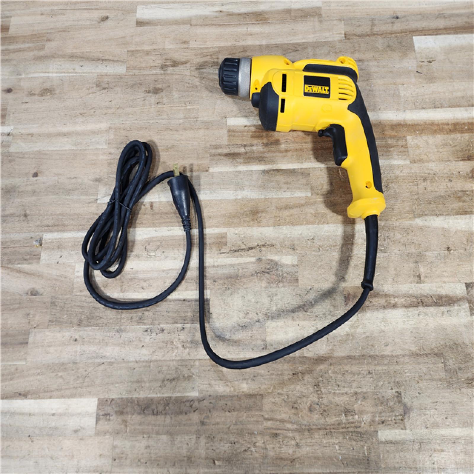 HOUSTON LOCATION - AS - IS Dewalt  8A  3/8 In Keyless Chuck Drill W/ Cord