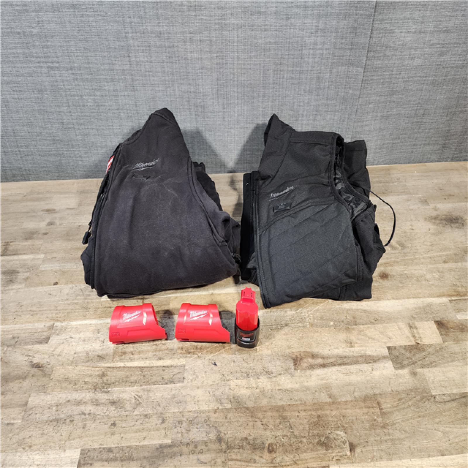 HOUSTON LOCATION - AS-IS MILWAUKEE 2 HEATED CLOTHING COMBO KIT