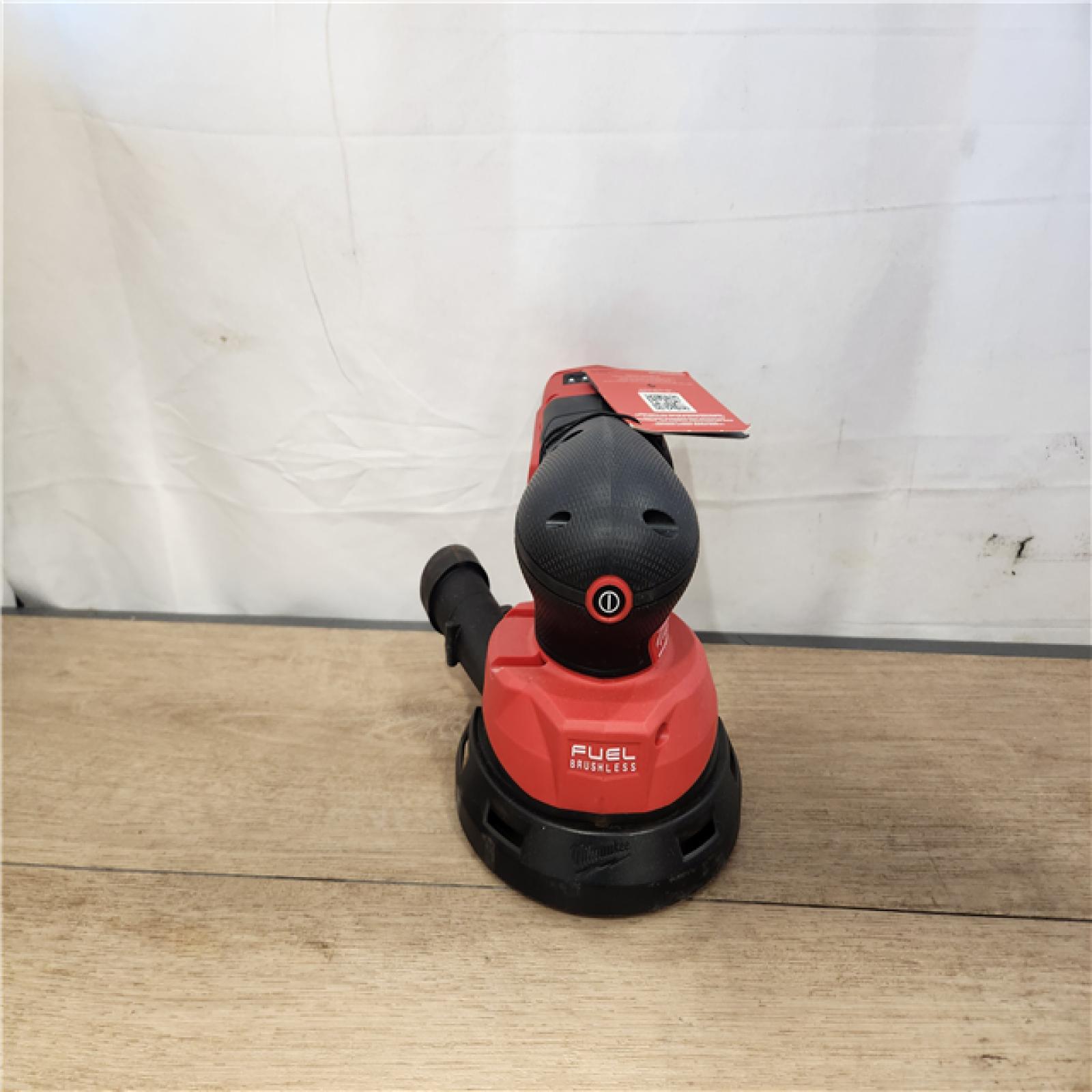 AS-IS- Milwaukee 18V Lithium-Ion Brushless Cordless FUEL 5 in. Random Orbit Sander (Tool-Only)