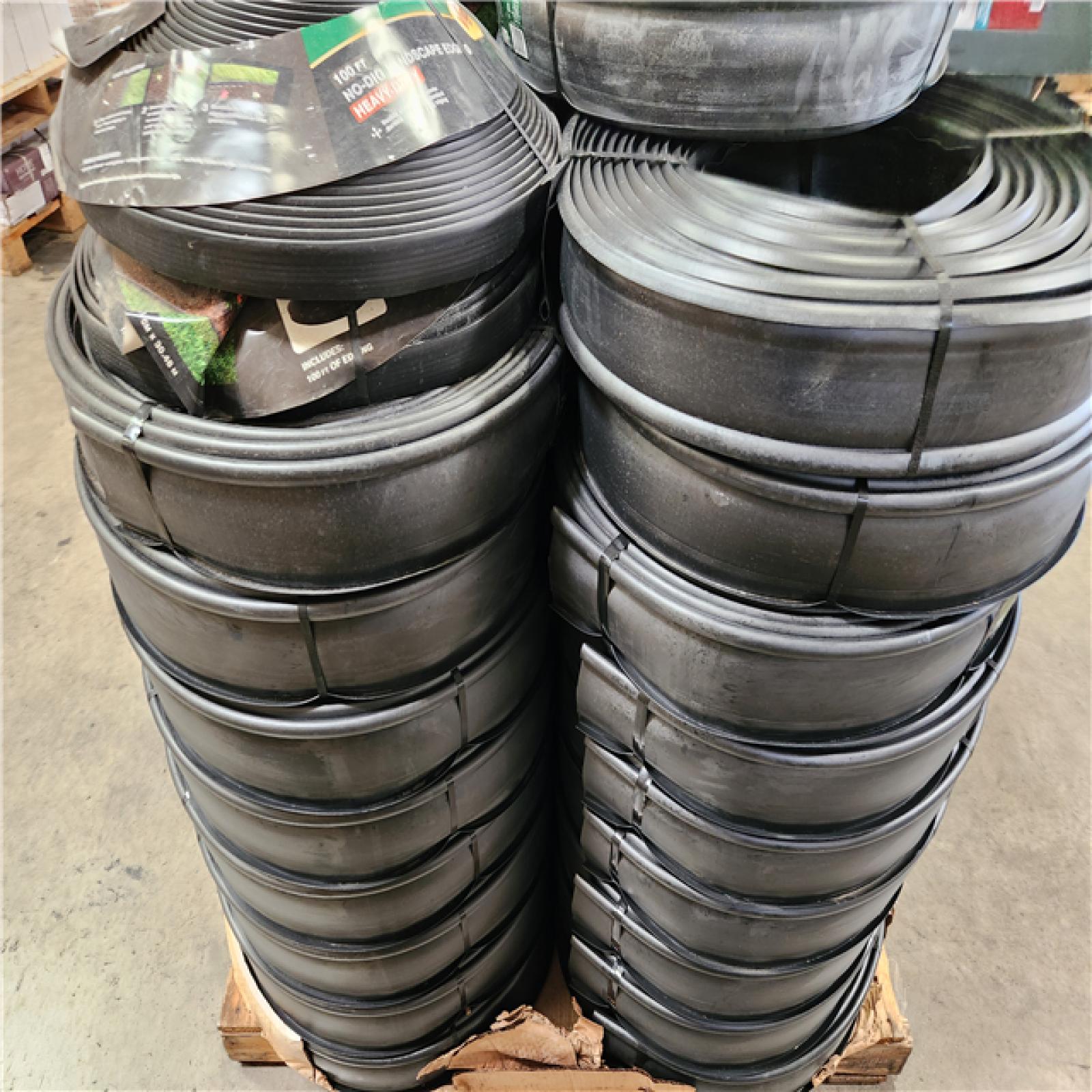 Phoenix Location Vigoro 60 ft. x 0.5 in. x 4.5 in. Black Plastic Dig-In Landscape Edging Pallet (37 Edging)