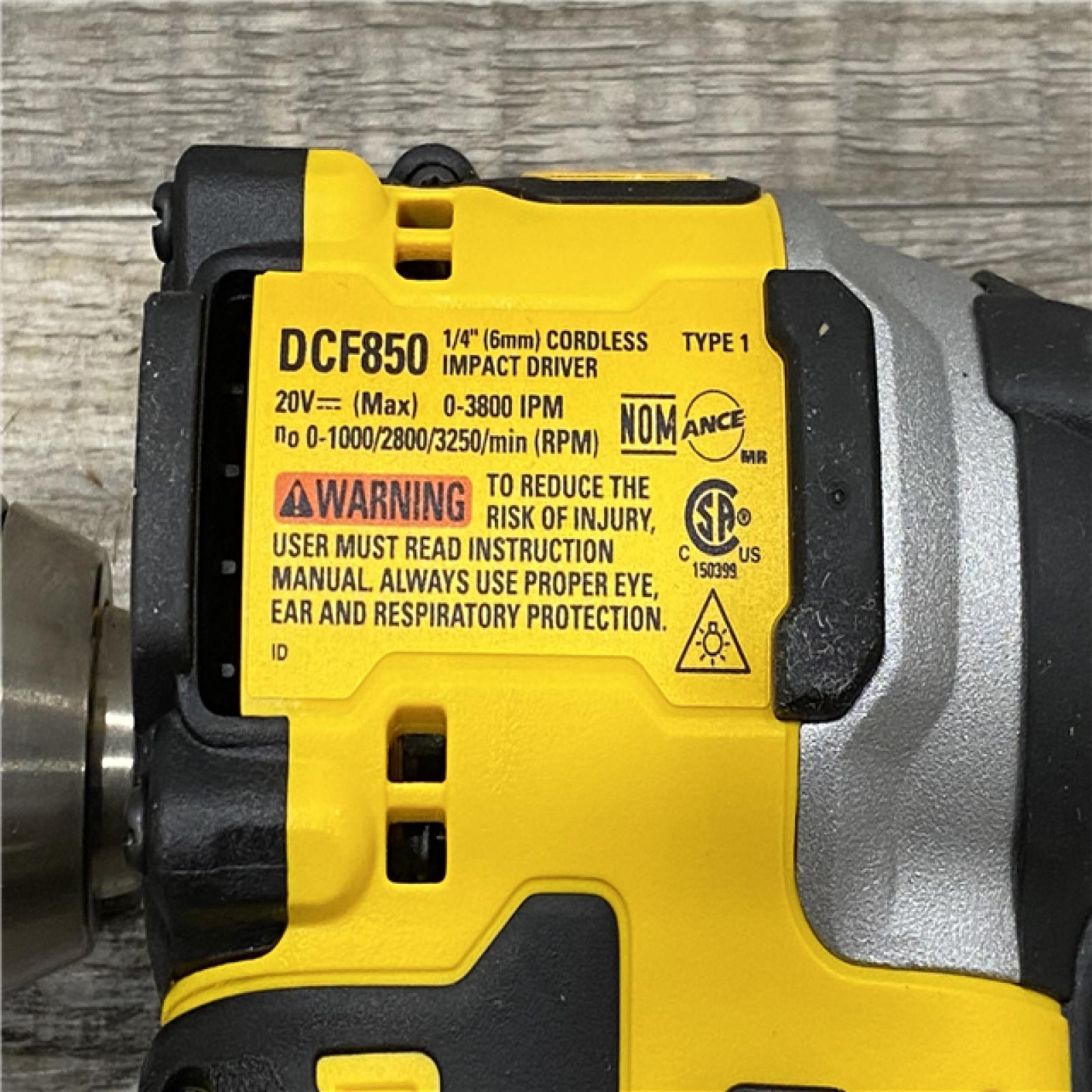 AS-IS DEWALT 20V MAX XR Hammer Drill/ Impact Driver Kit