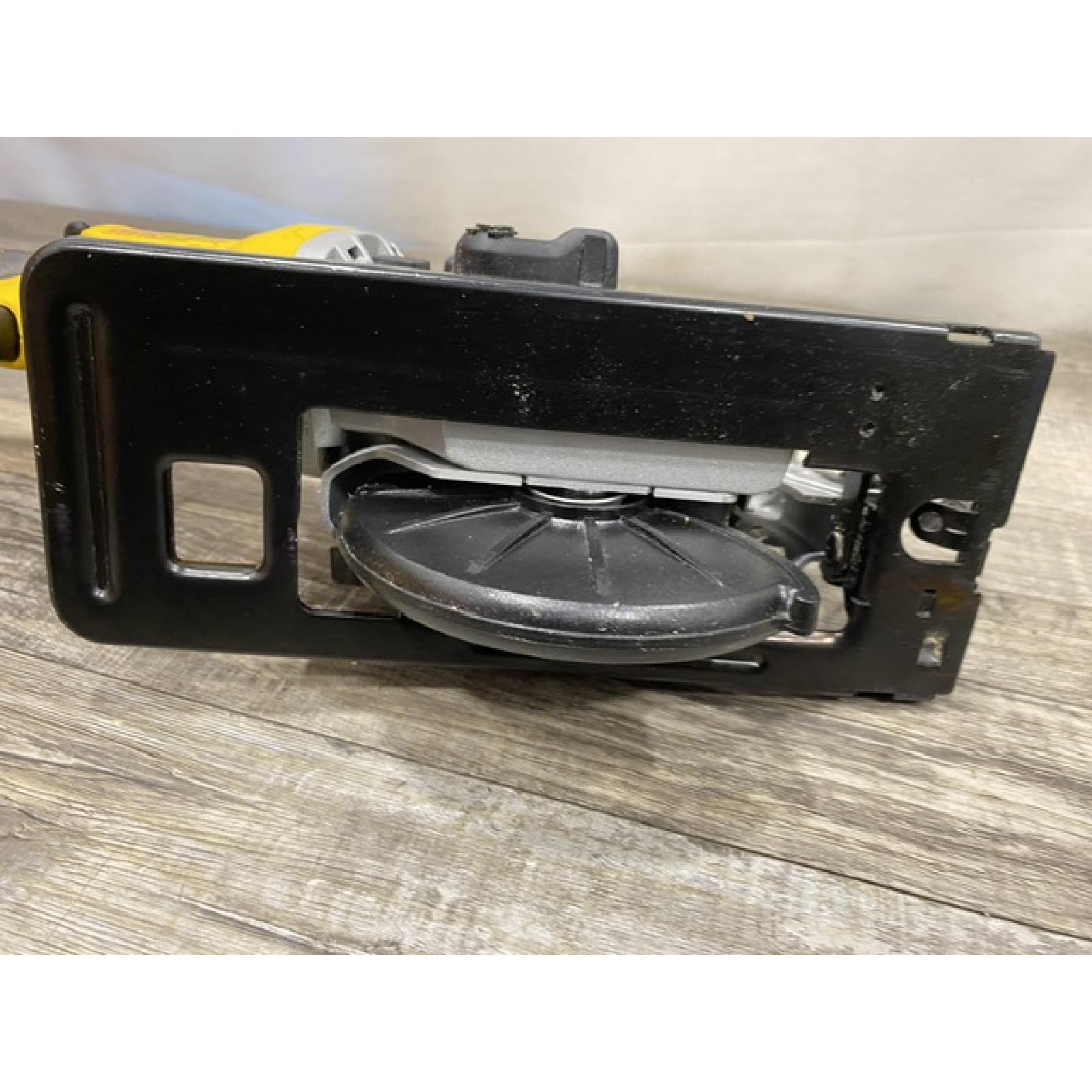 AS-IS DEWALT ATOMIC 20V MAX Cordless Brushless 4-1/2 in. Circular Saw (Tool Only)