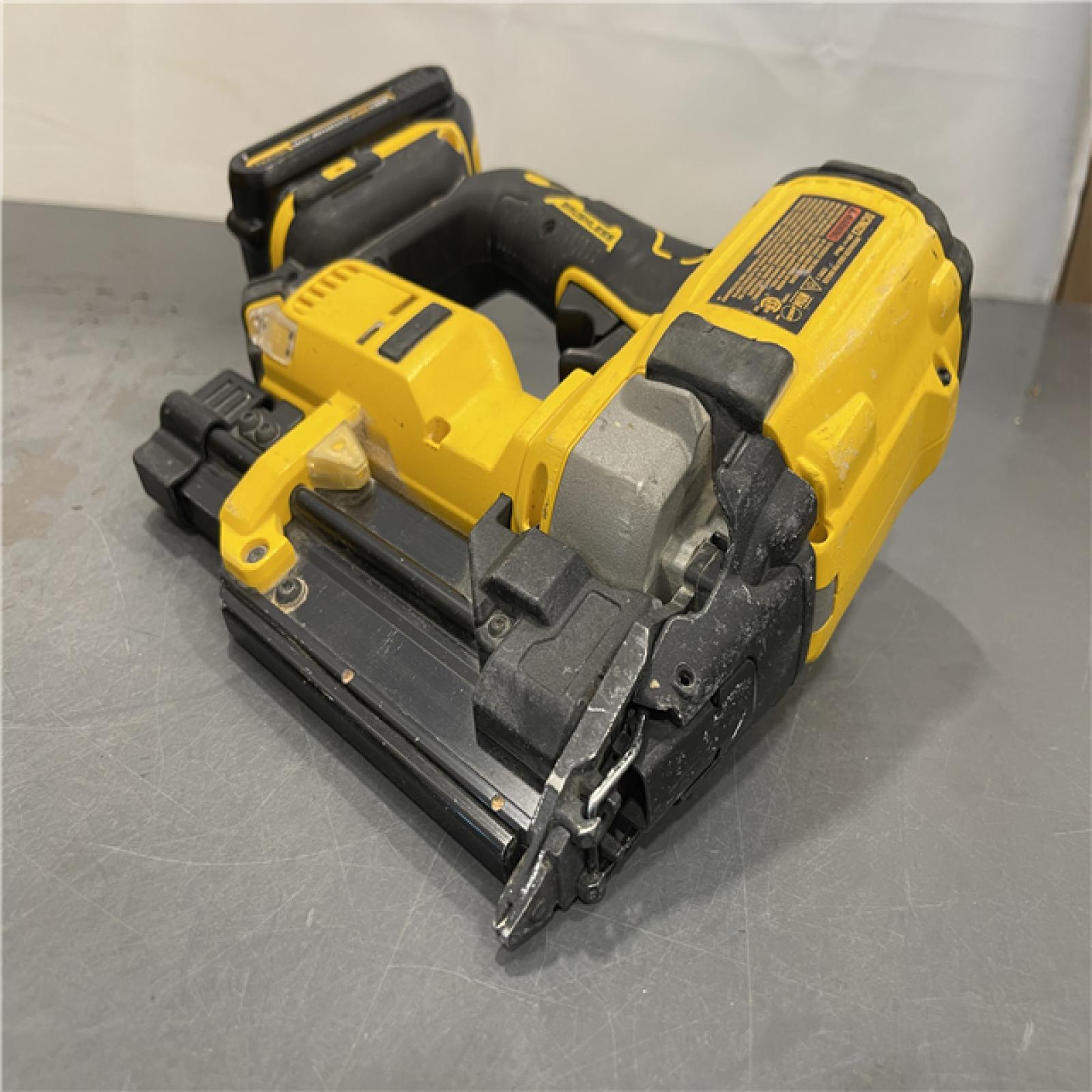 AS-IS - DeWalt ATOMIC 20V MAX Lithium Ion Cordless 23 Gauge Pin Nailer Kit