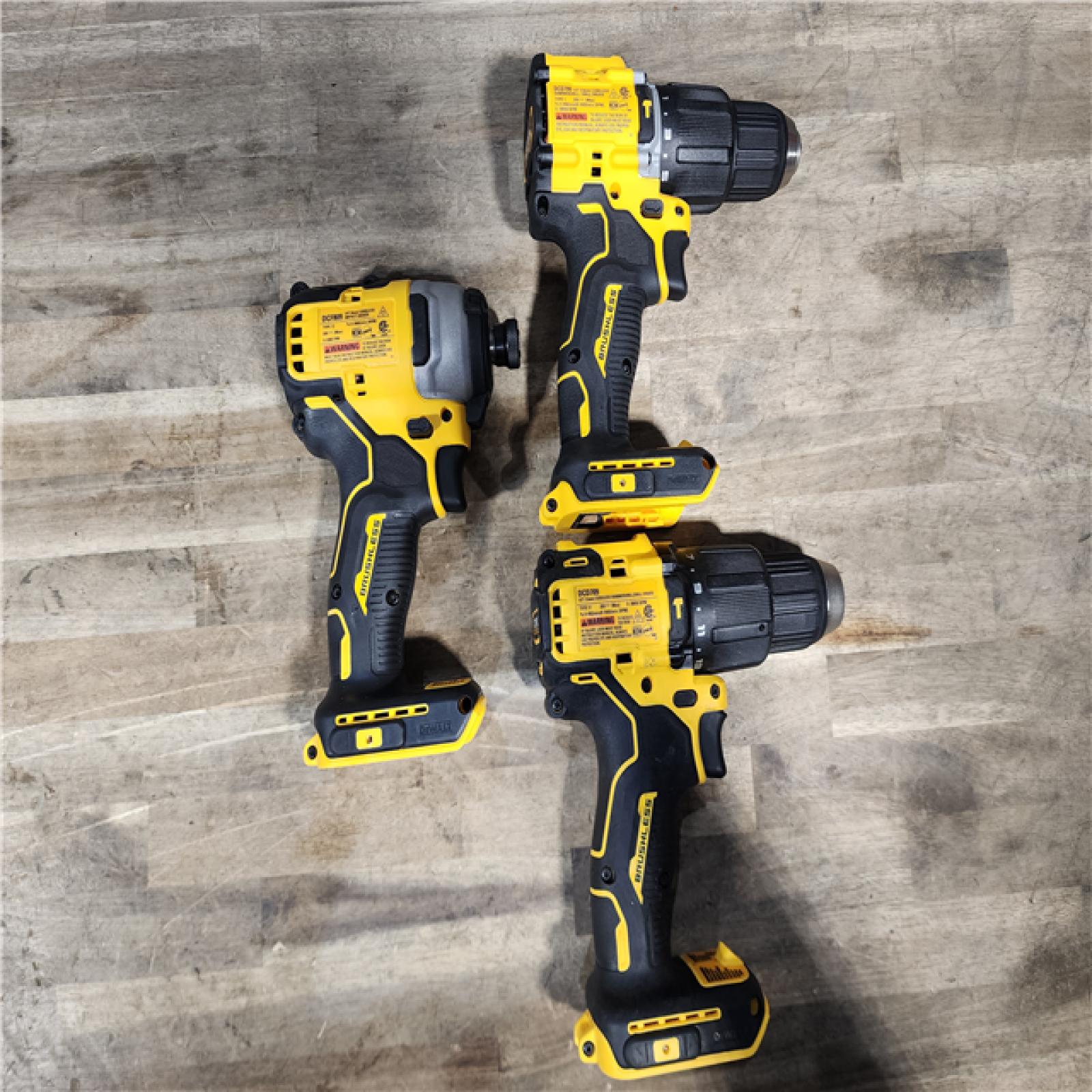 HOUSTON LOCATION - AS-IS DEWALT 3 TOOL COMBO KIT W/ (2) BATTERY & CHARGER