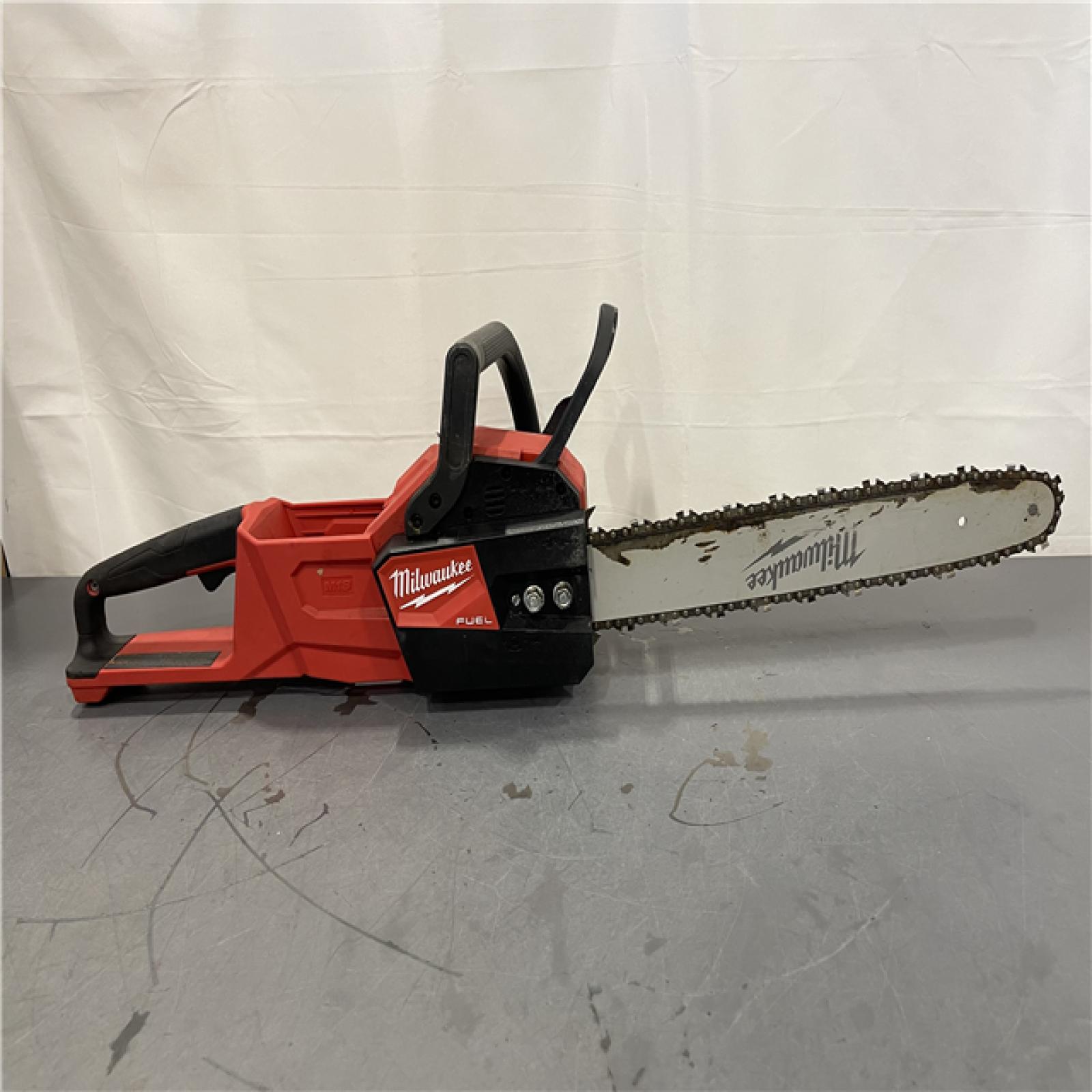 AS-IS - Milwaukee M18 FUEL 16 in. 18V Lithium-Ion Brushless Battery Chainsaw