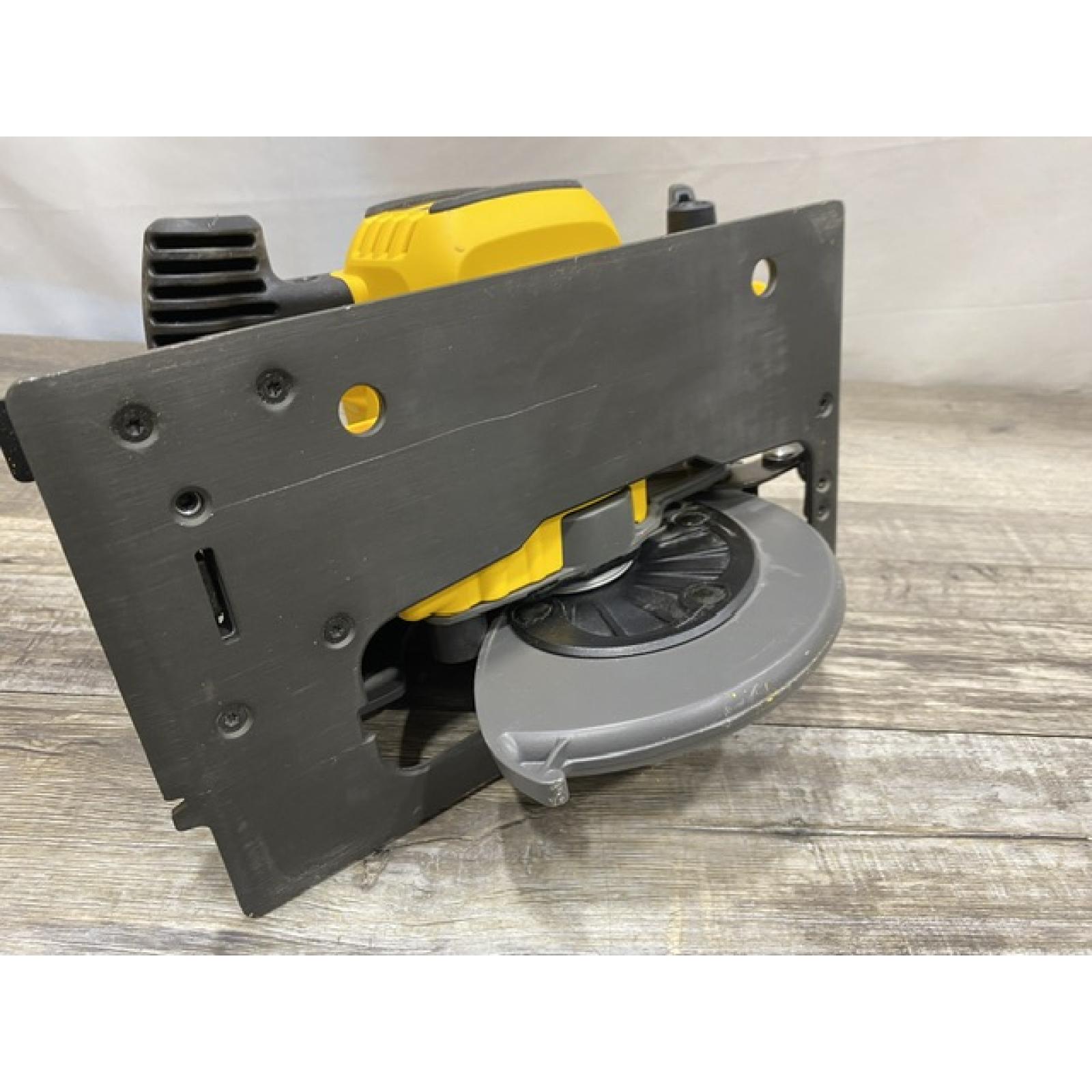 AS-IS DEWALT FLEXVOLT 60V MAX Cordless Brushless 7-1/4 in. Circular Saw with Brake (Tool Only)